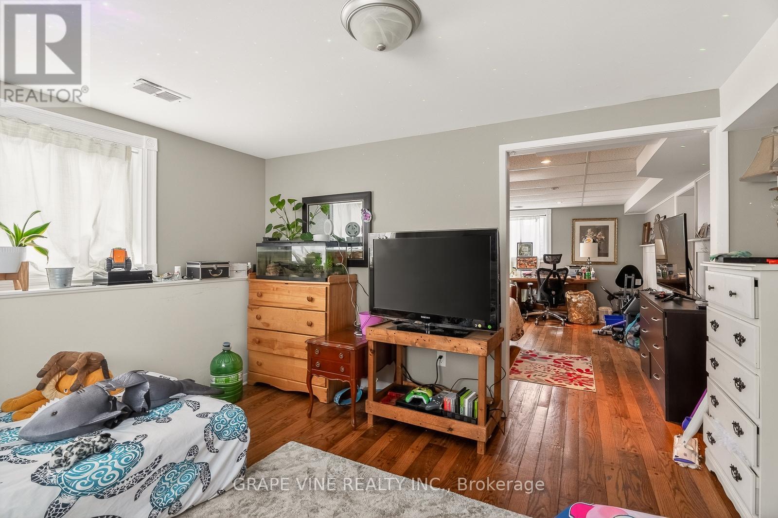 46 MACFARLANE ROAD - 26
