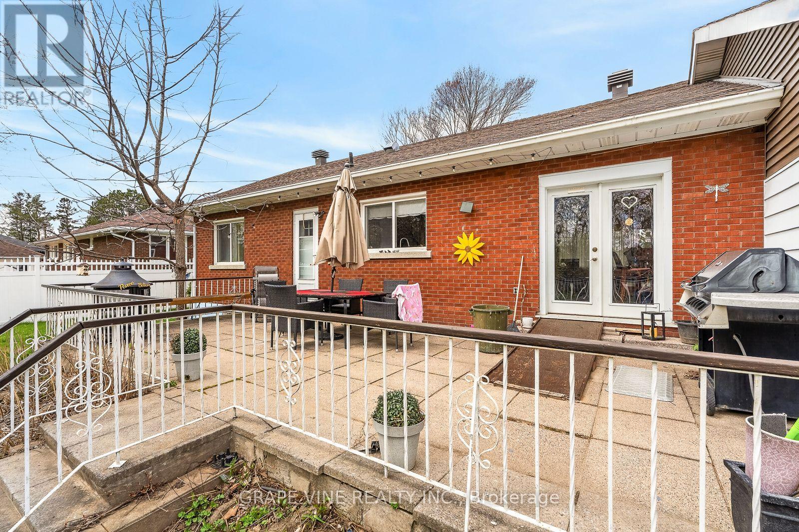 46 MACFARLANE ROAD - 34