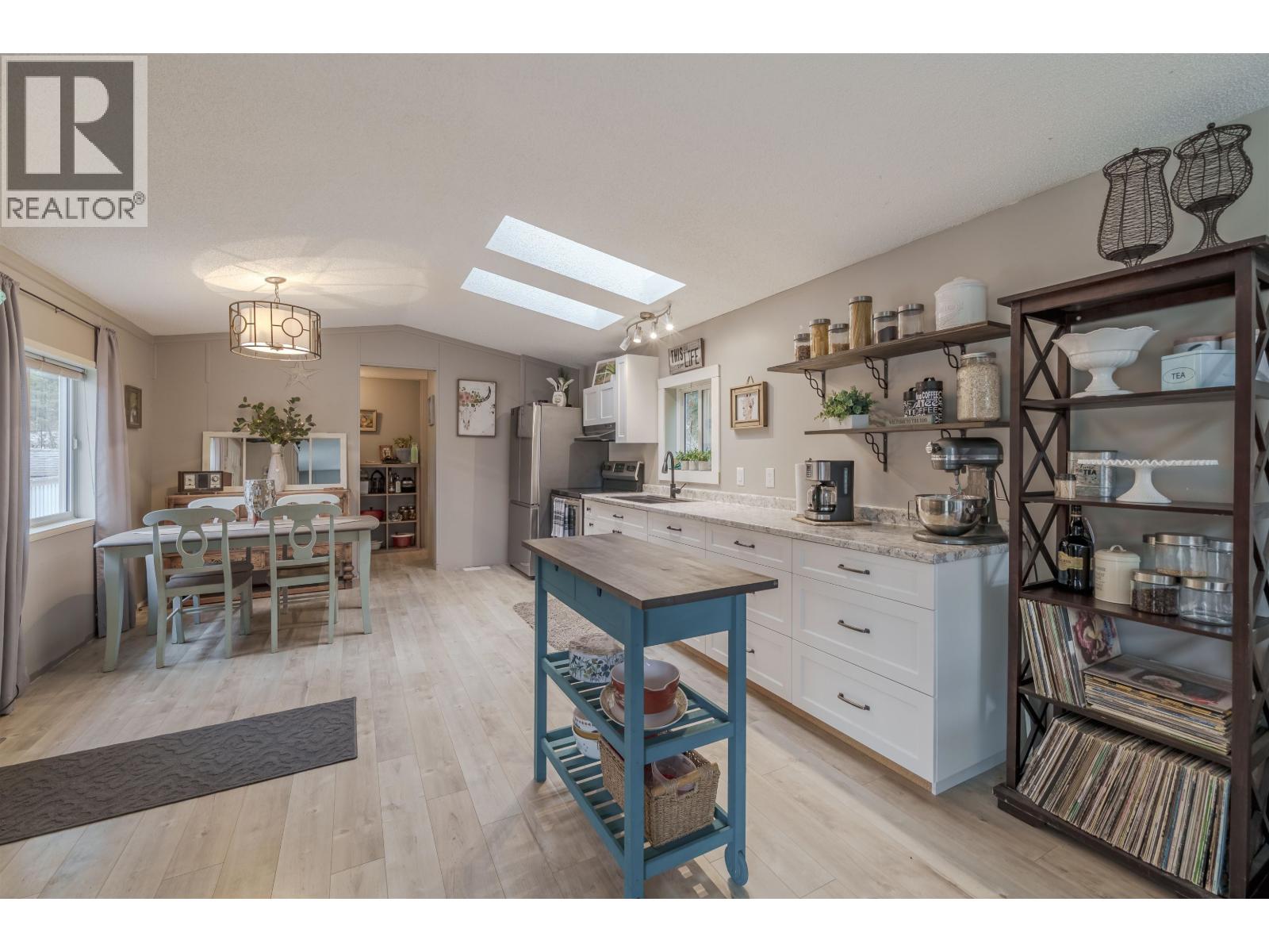 6324 WOLFE ROAD - 9