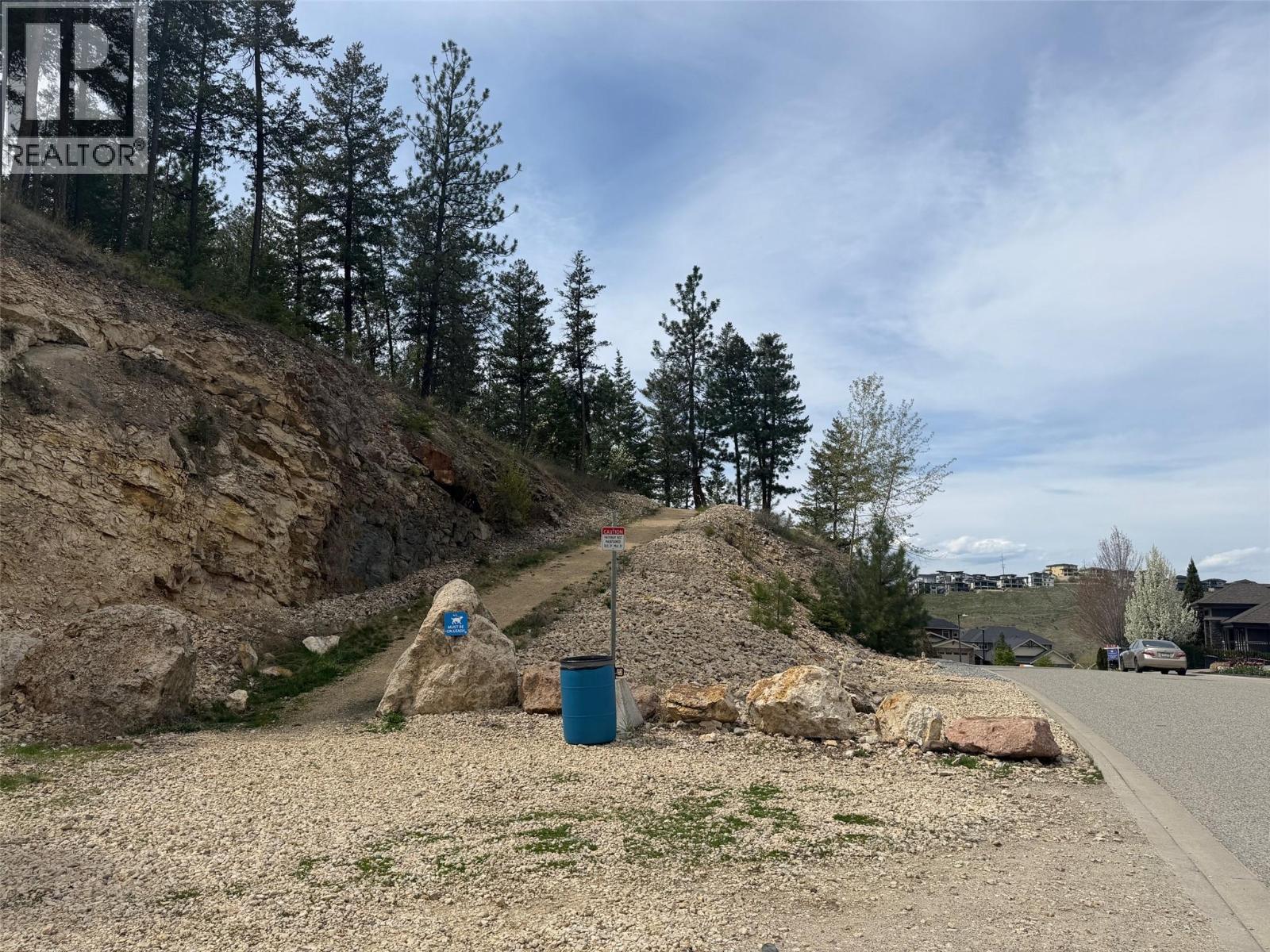 #26 875 Stockley Street - 64