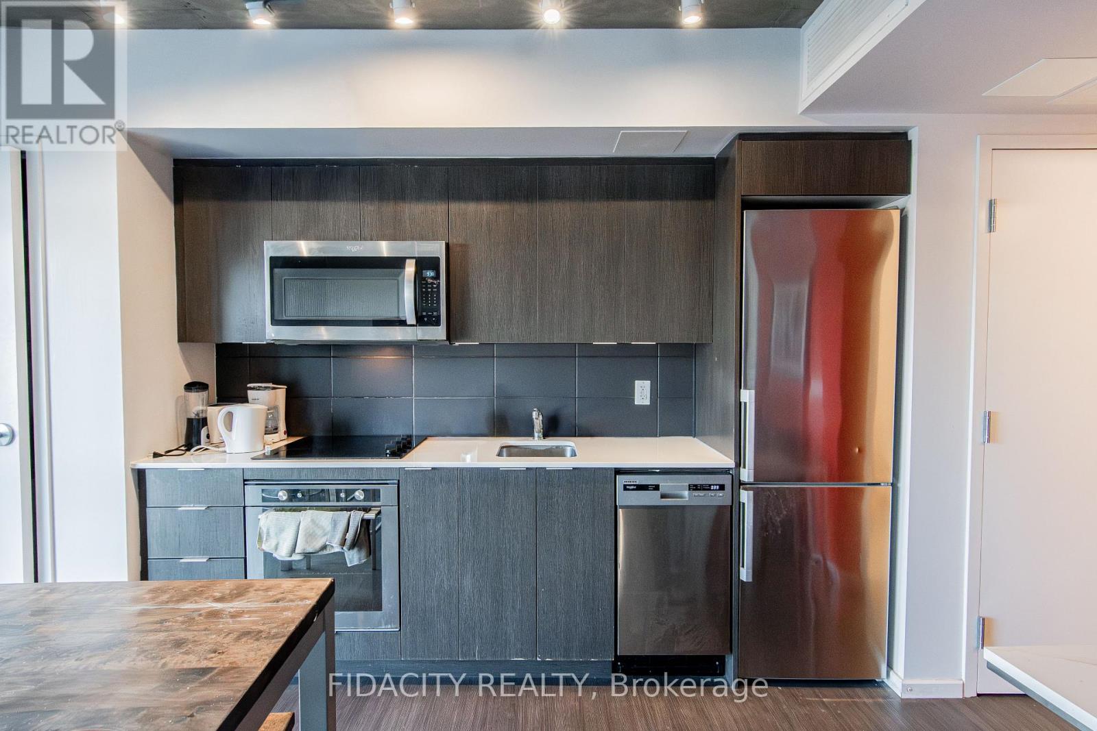 #303 105 CHAMPAGNE AVENUE S - 4