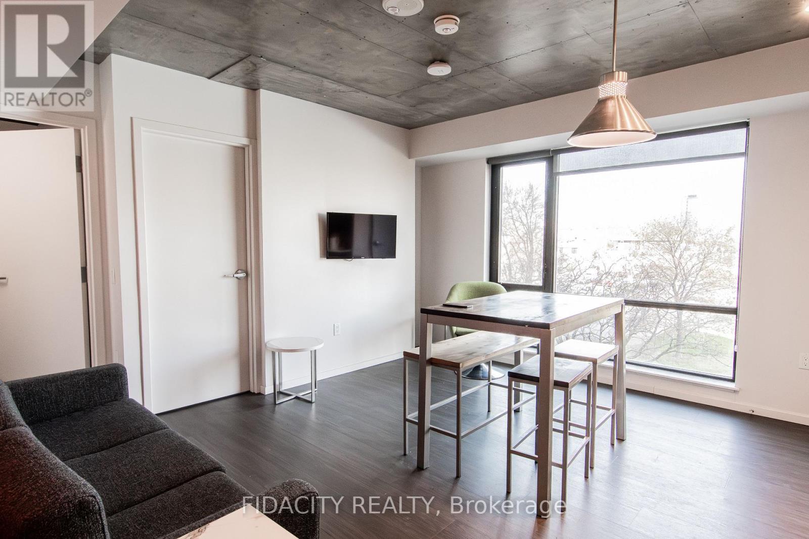 #303 105 CHAMPAGNE AVENUE S - 5