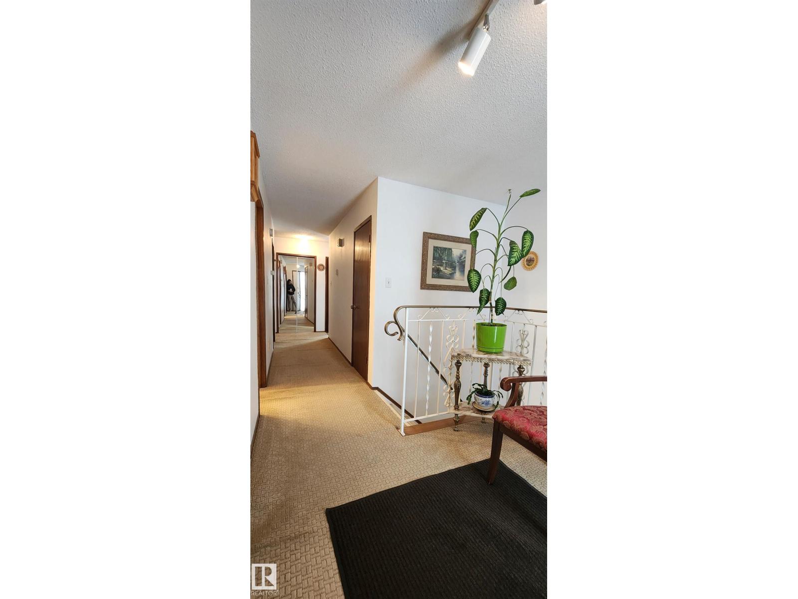 11035 166 AV NW, Edmonton