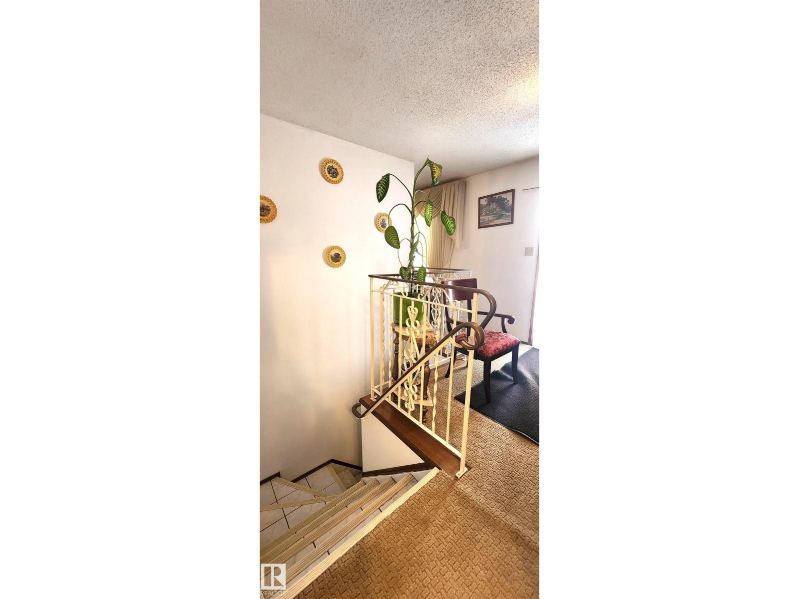 11035 166 AV NW, Edmonton