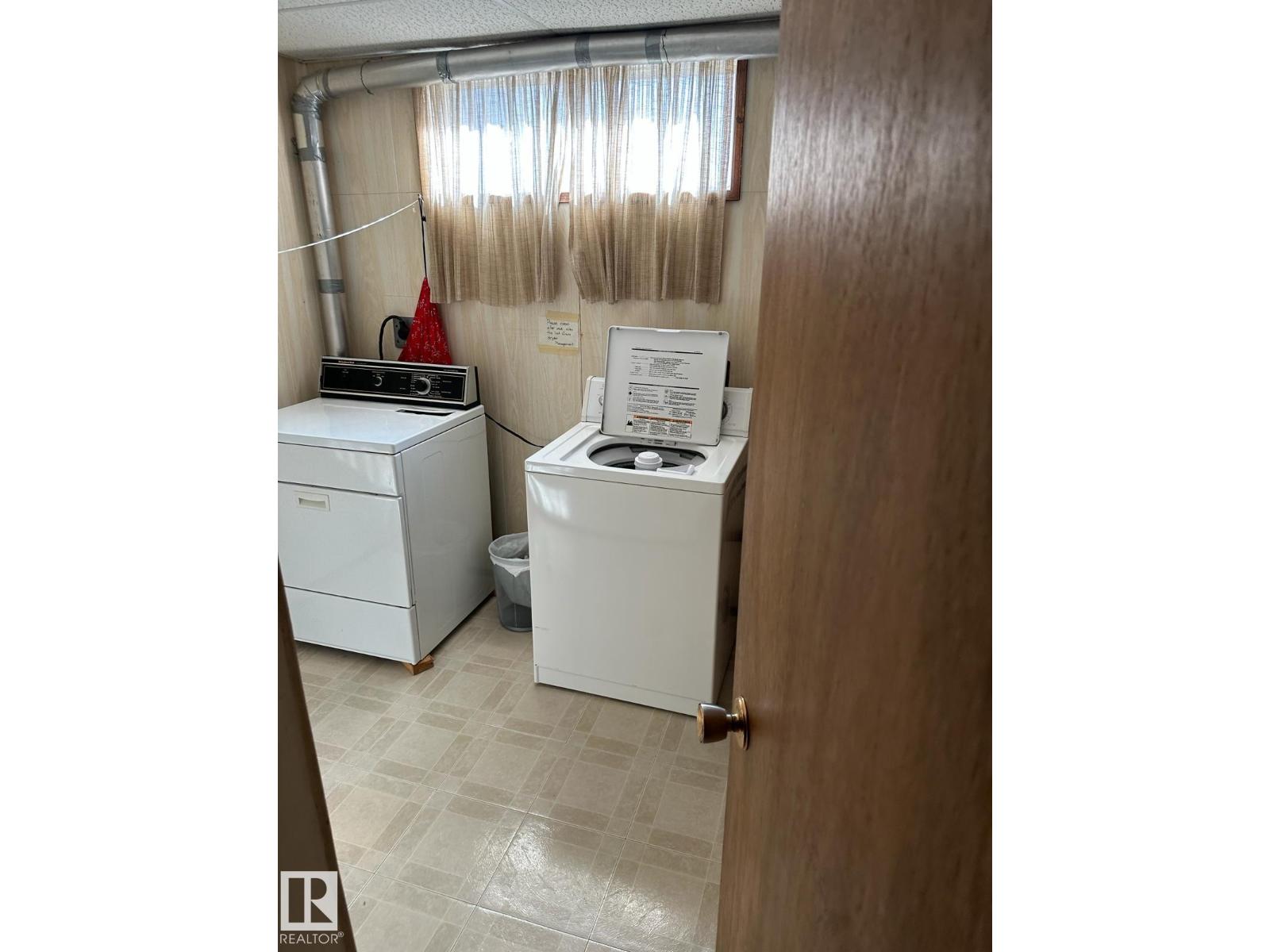 11035 166 AV NW, Edmonton