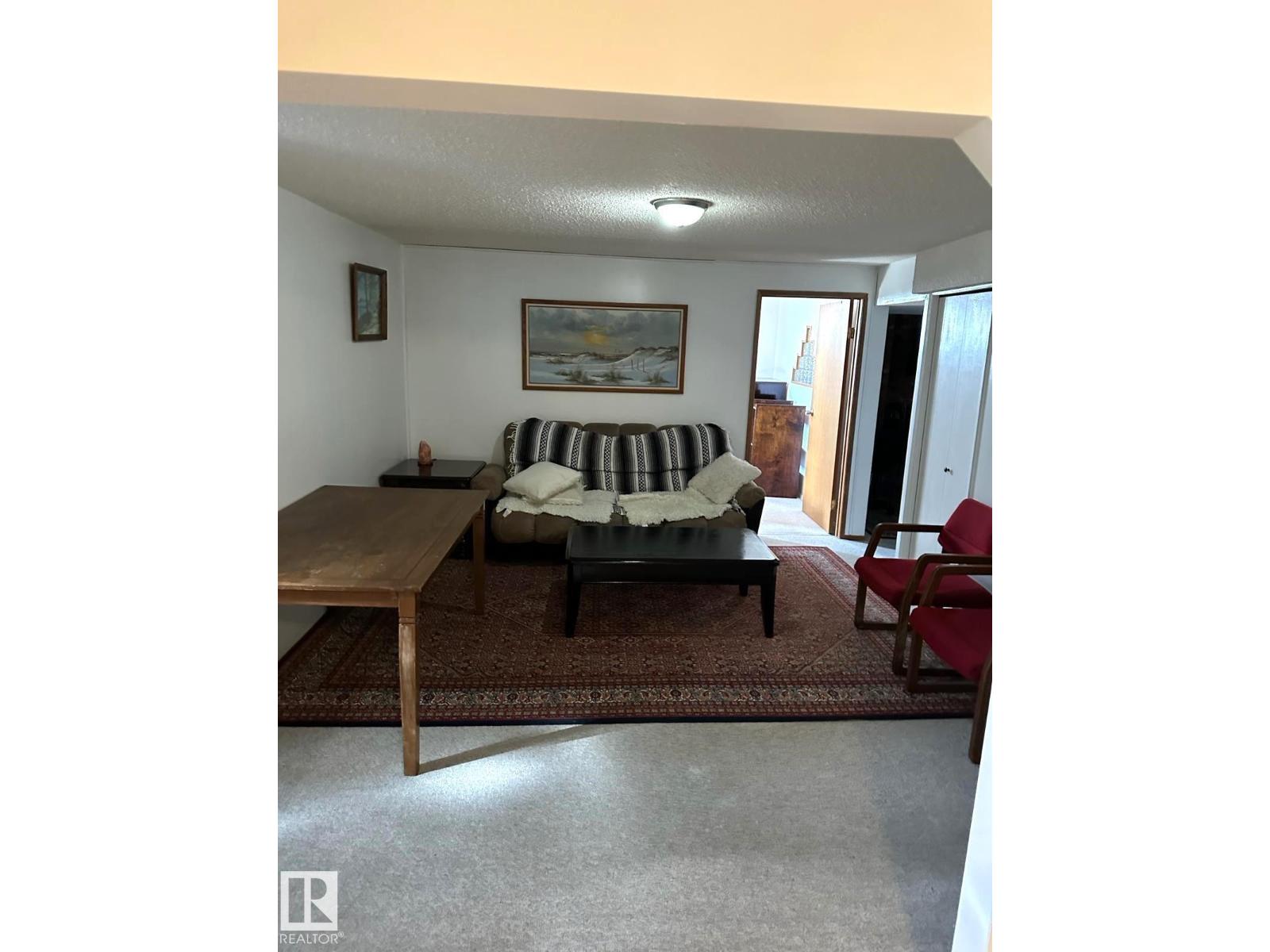 11035 166 AV NW, Edmonton
