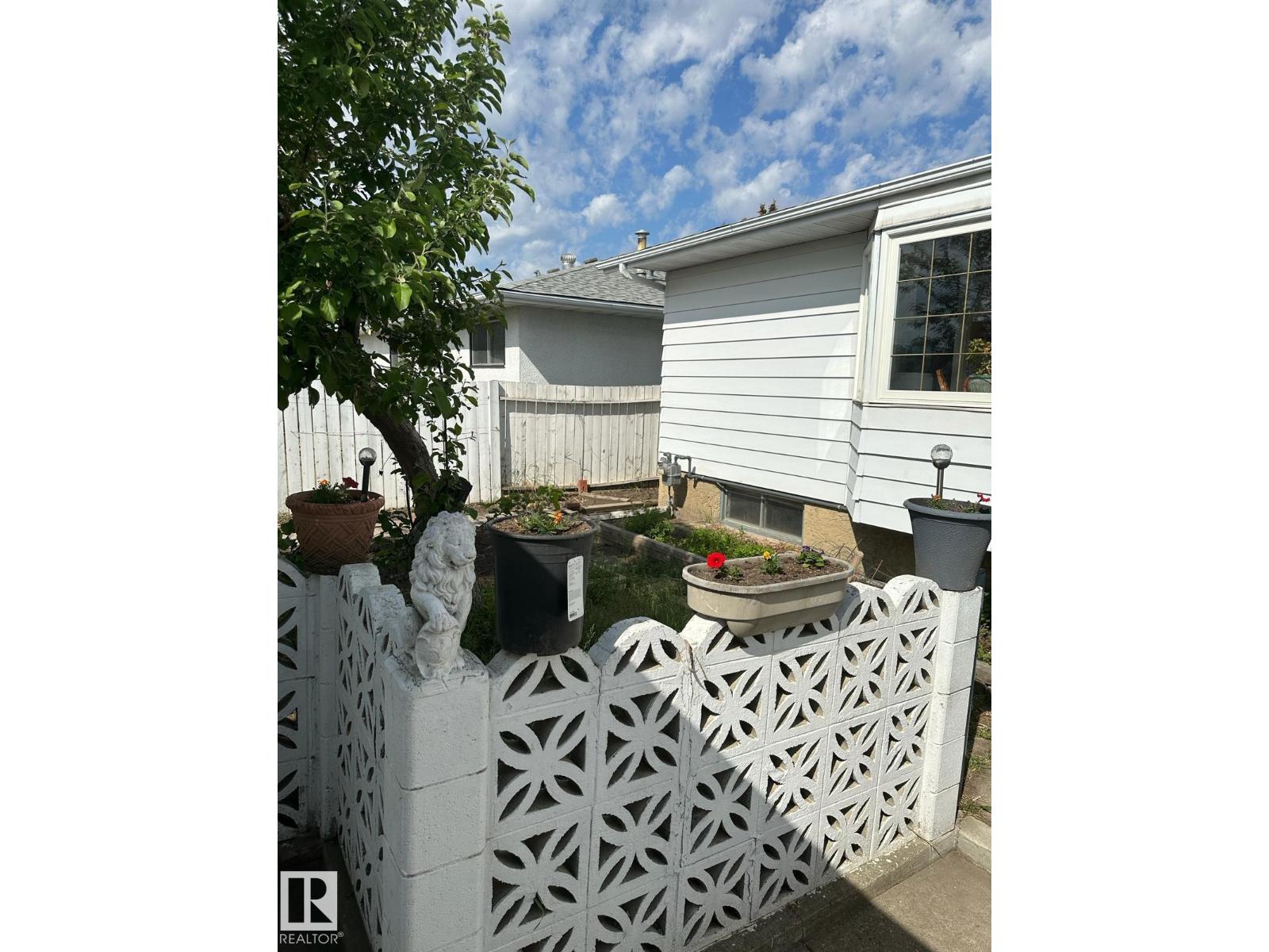 11035 166 AV NW, Edmonton