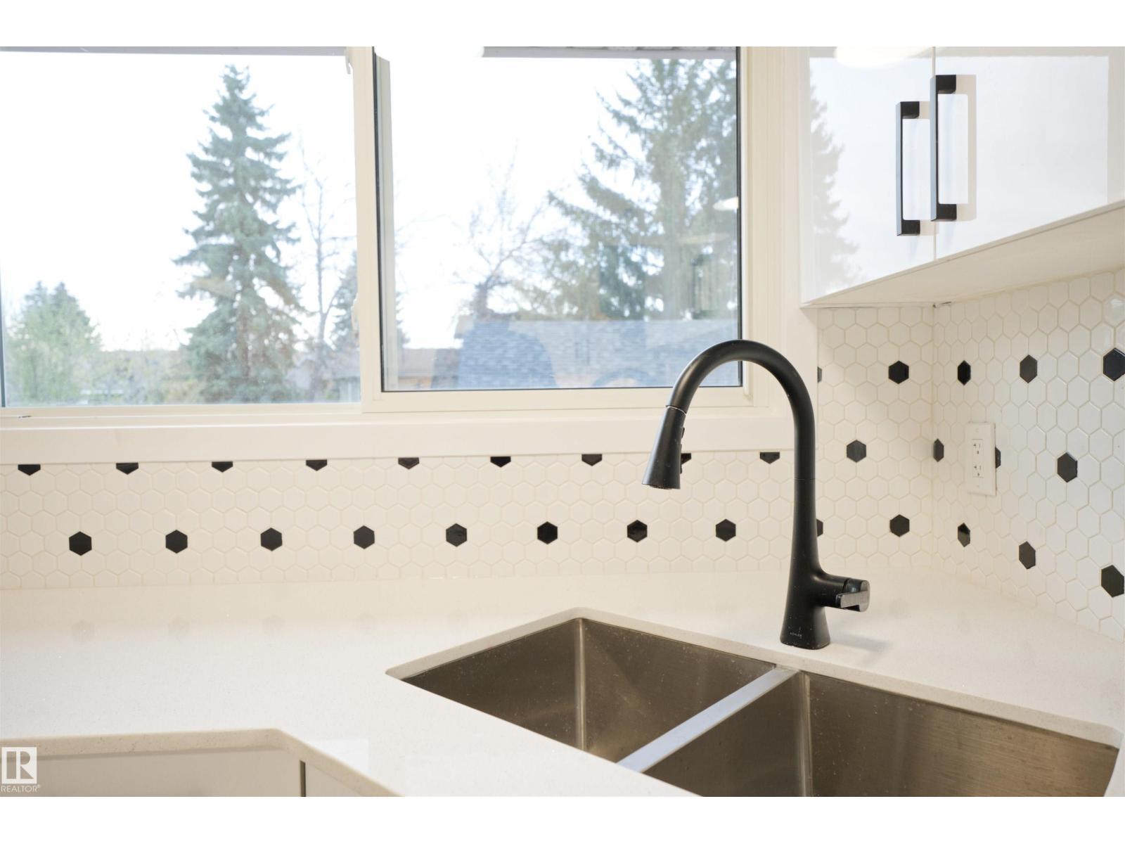 18412 92 AV NW, Edmonton