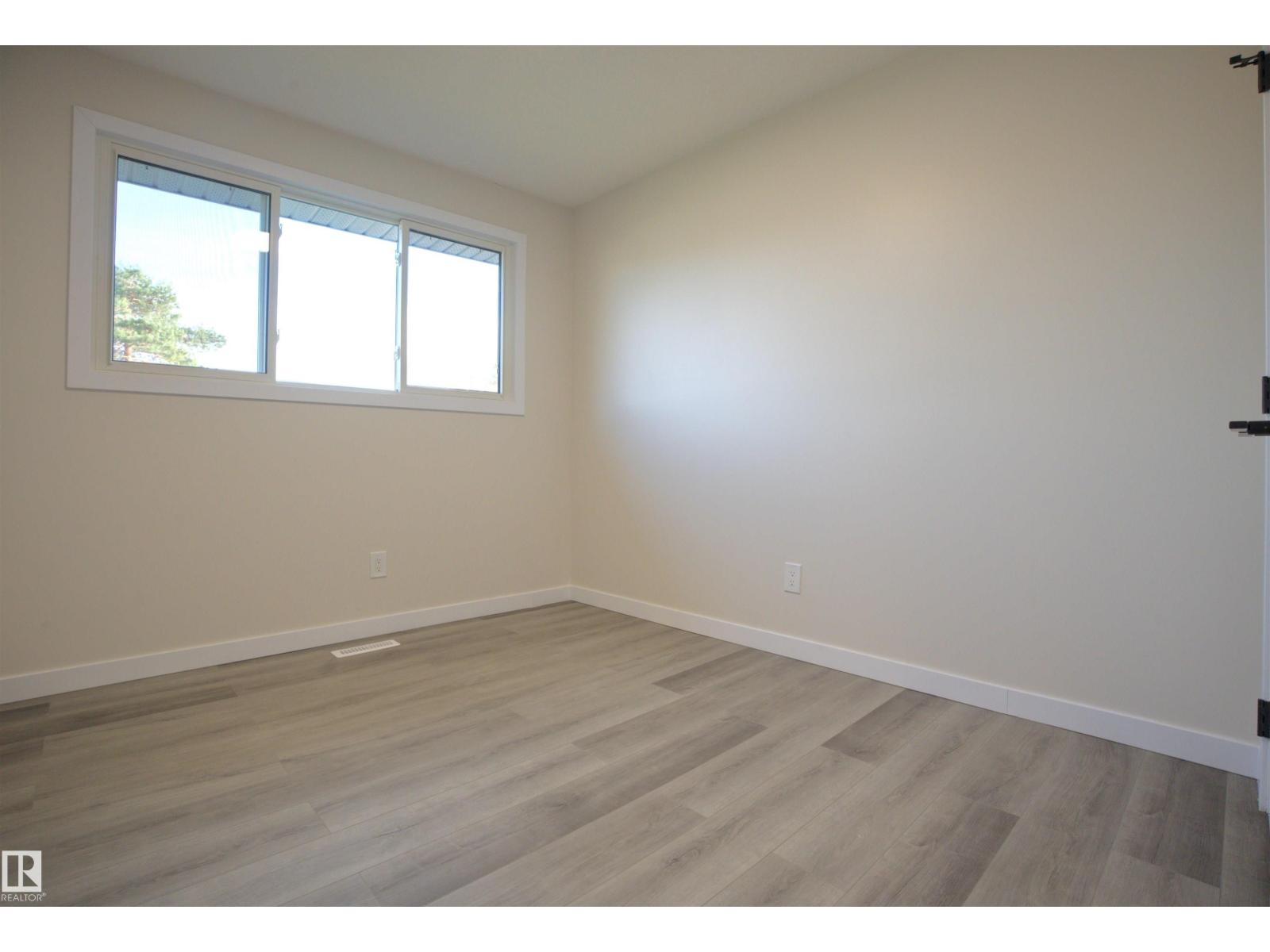 18412 92 AV NW, Edmonton