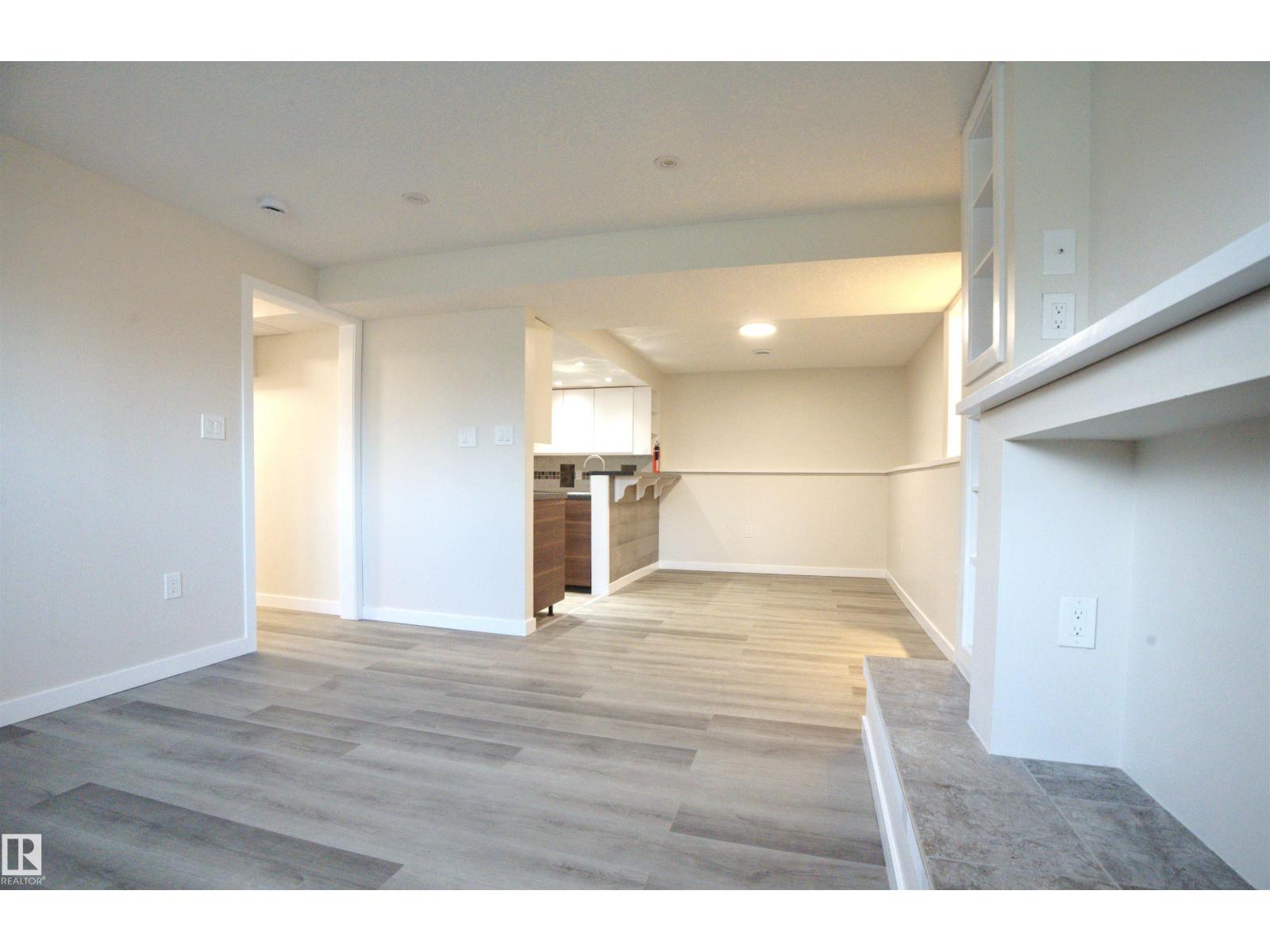 18412 92 AV NW, Edmonton