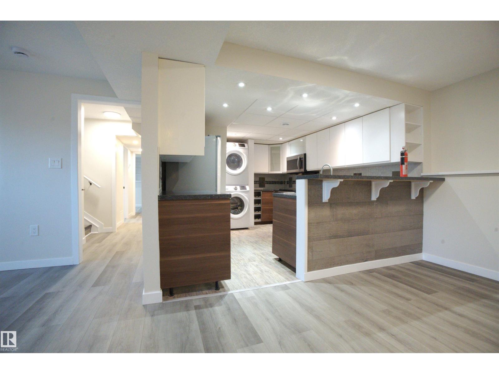 18412 92 AV NW, Edmonton