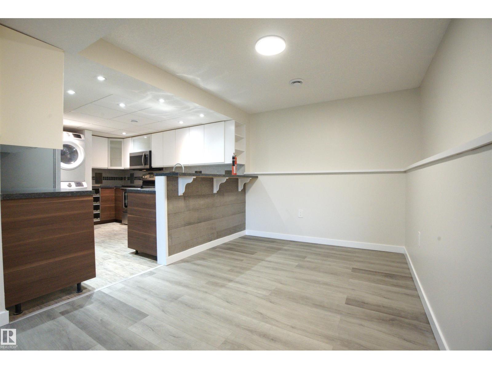 18412 92 AV NW, Edmonton