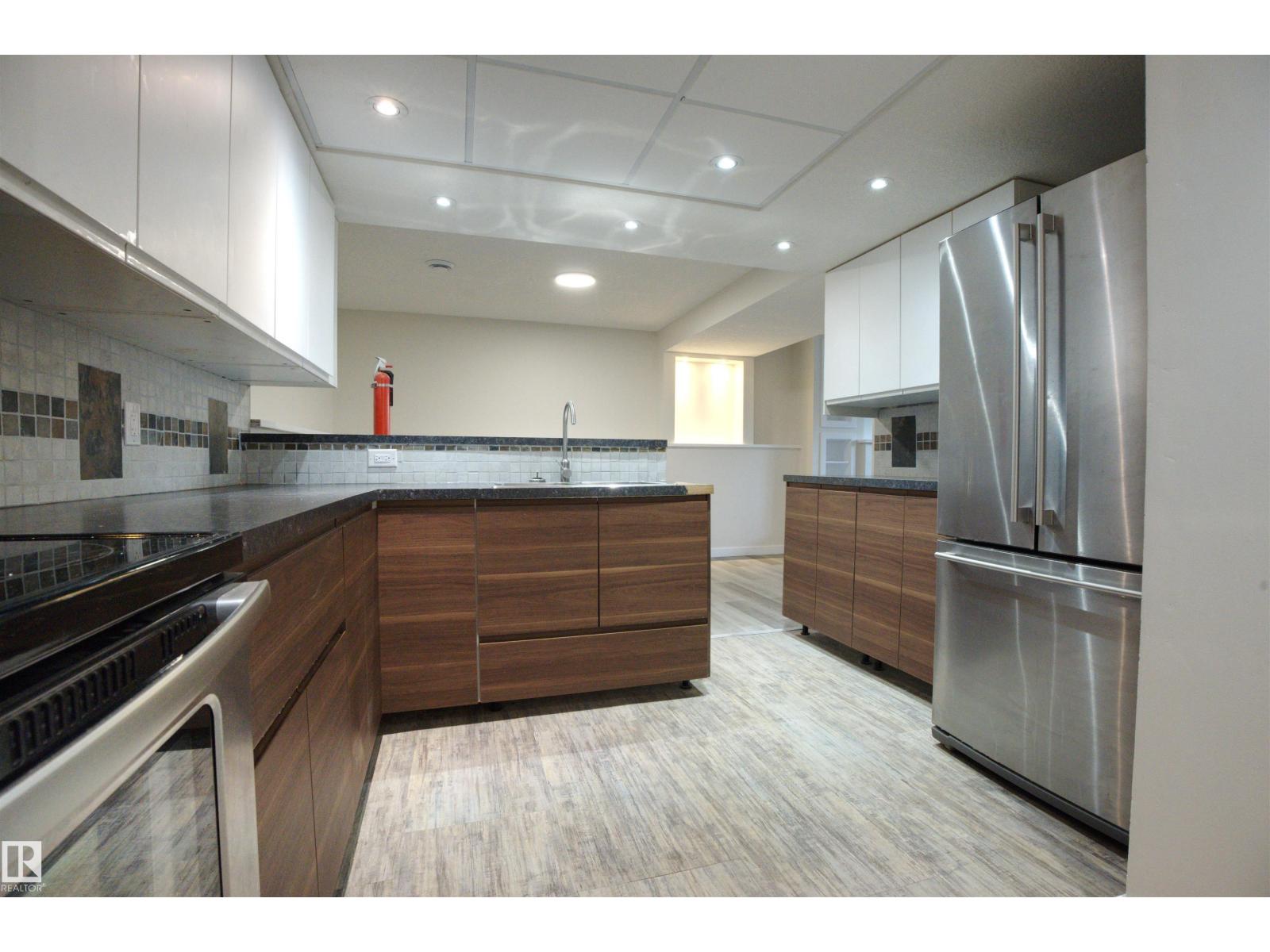 18412 92 AV NW, Edmonton