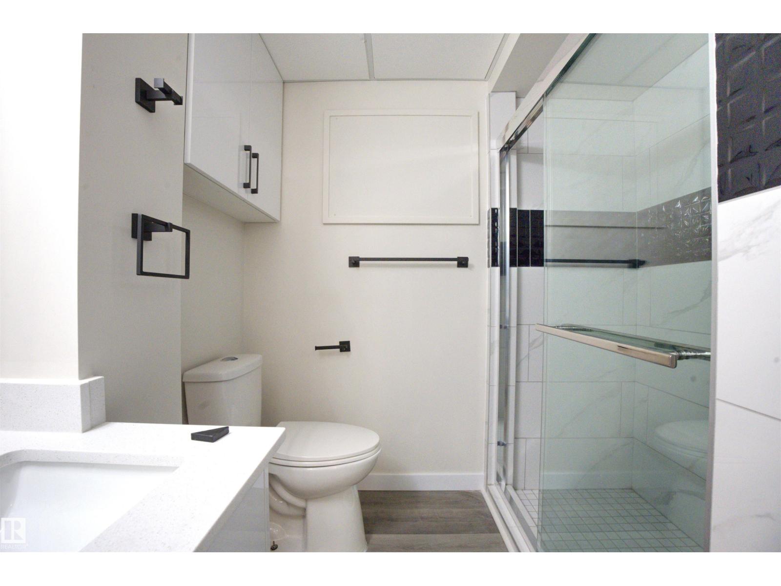 18412 92 AV NW, Edmonton