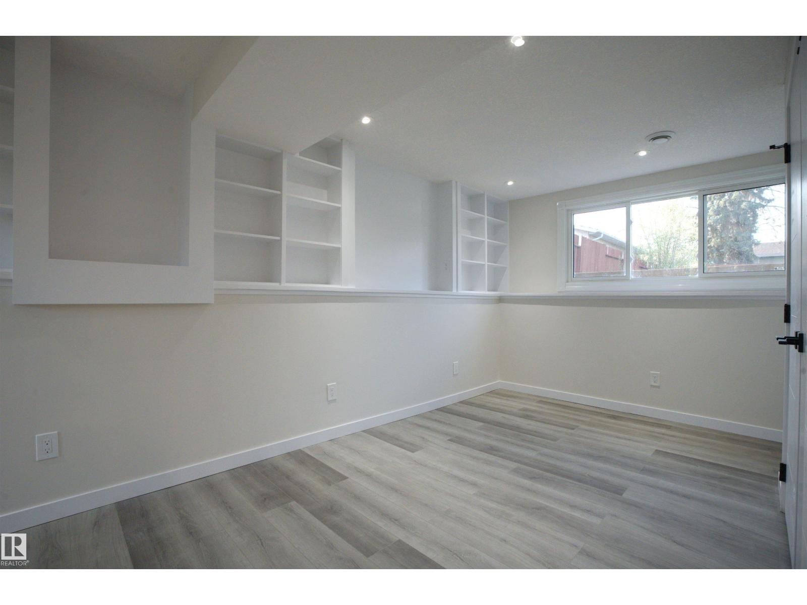18412 92 AV NW, Edmonton