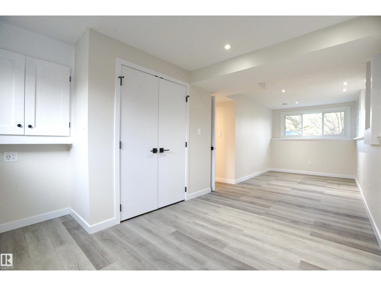 18412 92 AV NW, Edmonton