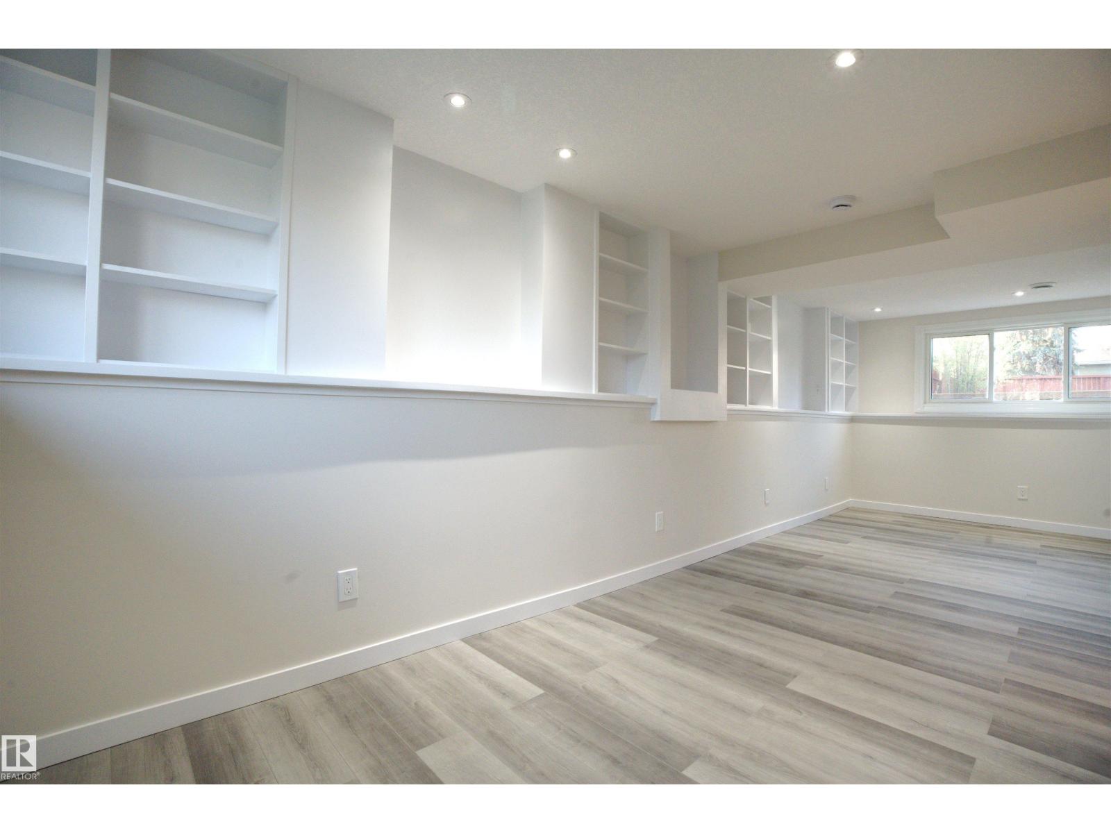 18412 92 AV NW, Edmonton