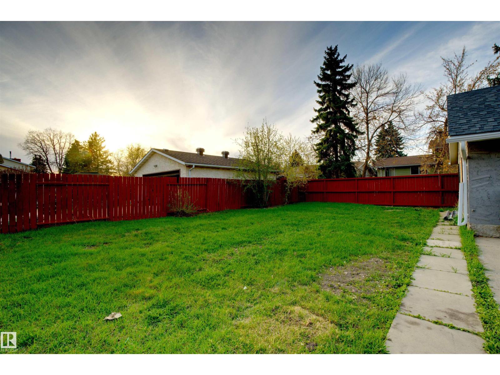 18412 92 AV NW, Edmonton