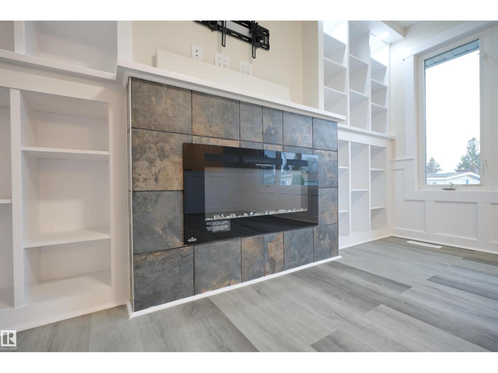 18412 92 AV NW, Edmonton