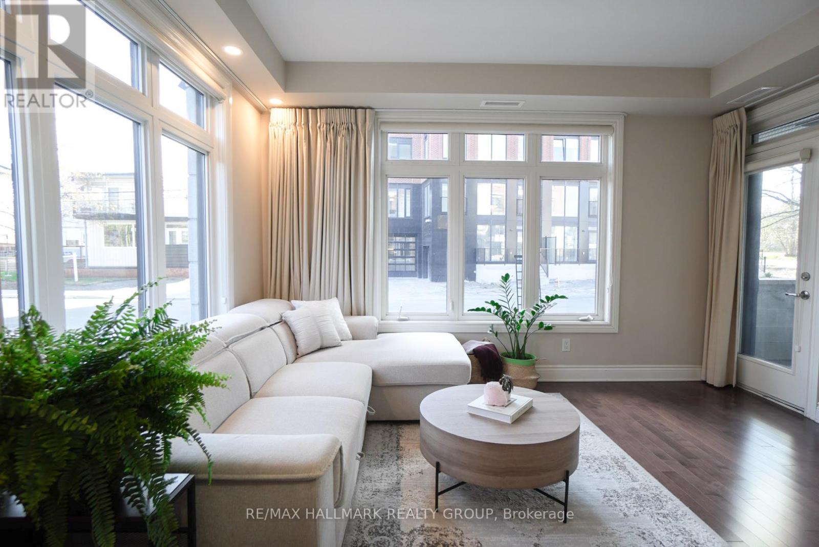 #108 323 WINONA AVENUE - 17