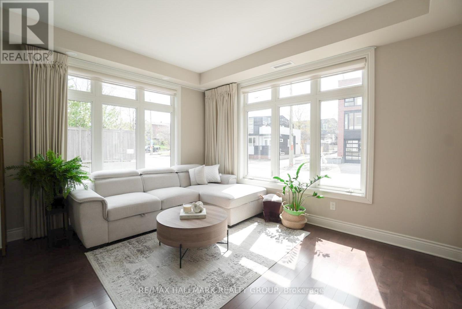 #108 323 WINONA AVENUE - 18