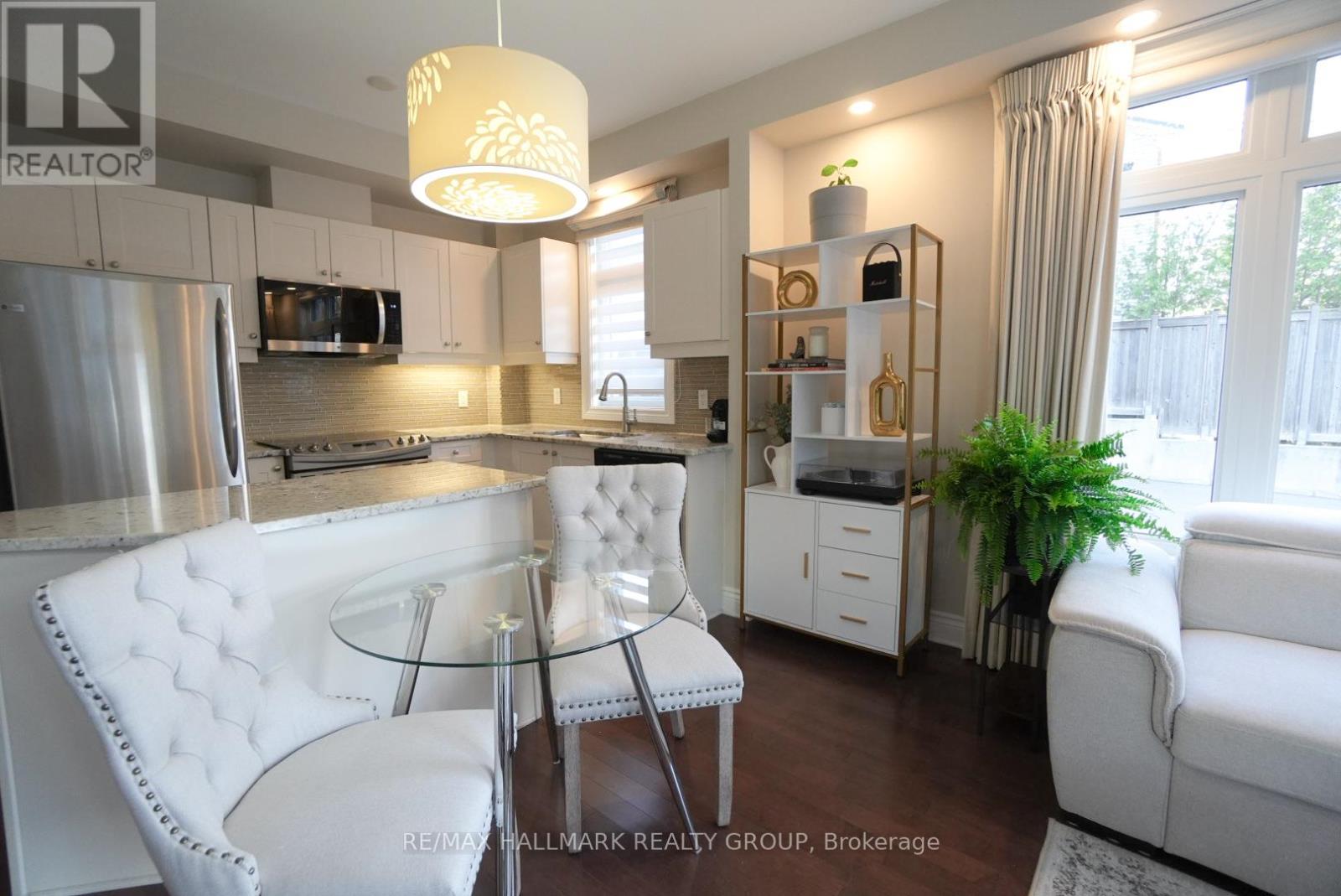 #108 323 WINONA AVENUE - 20