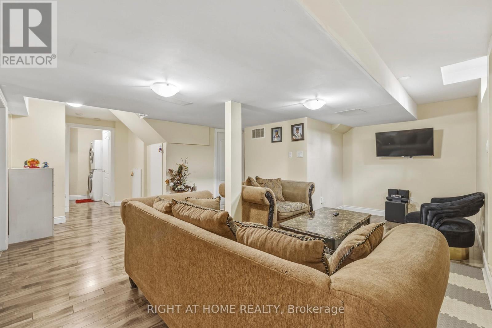 8 FLETCHERS CREEK BOULEVARD - 30