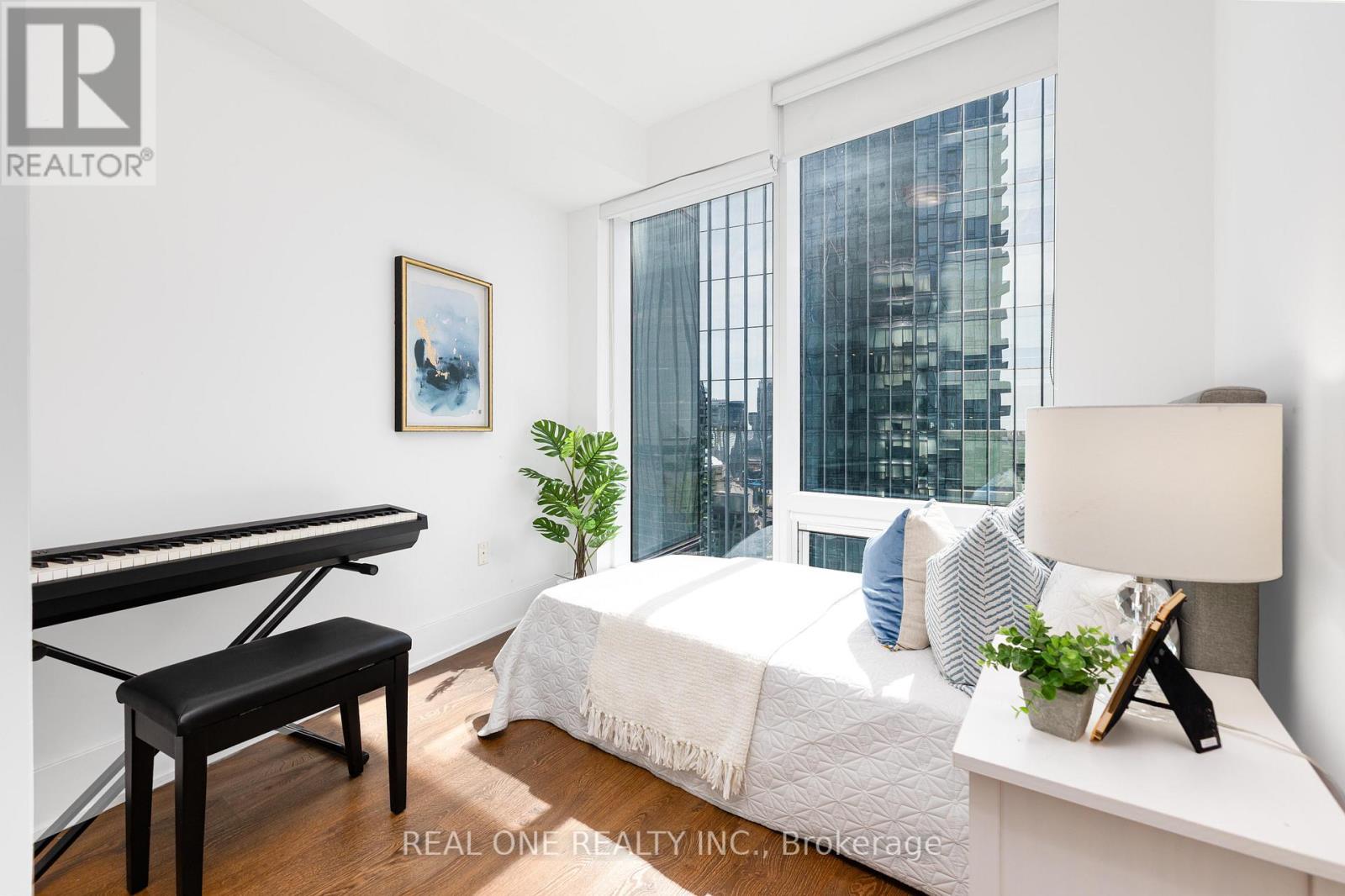#2905 10 YORK STREET - 32