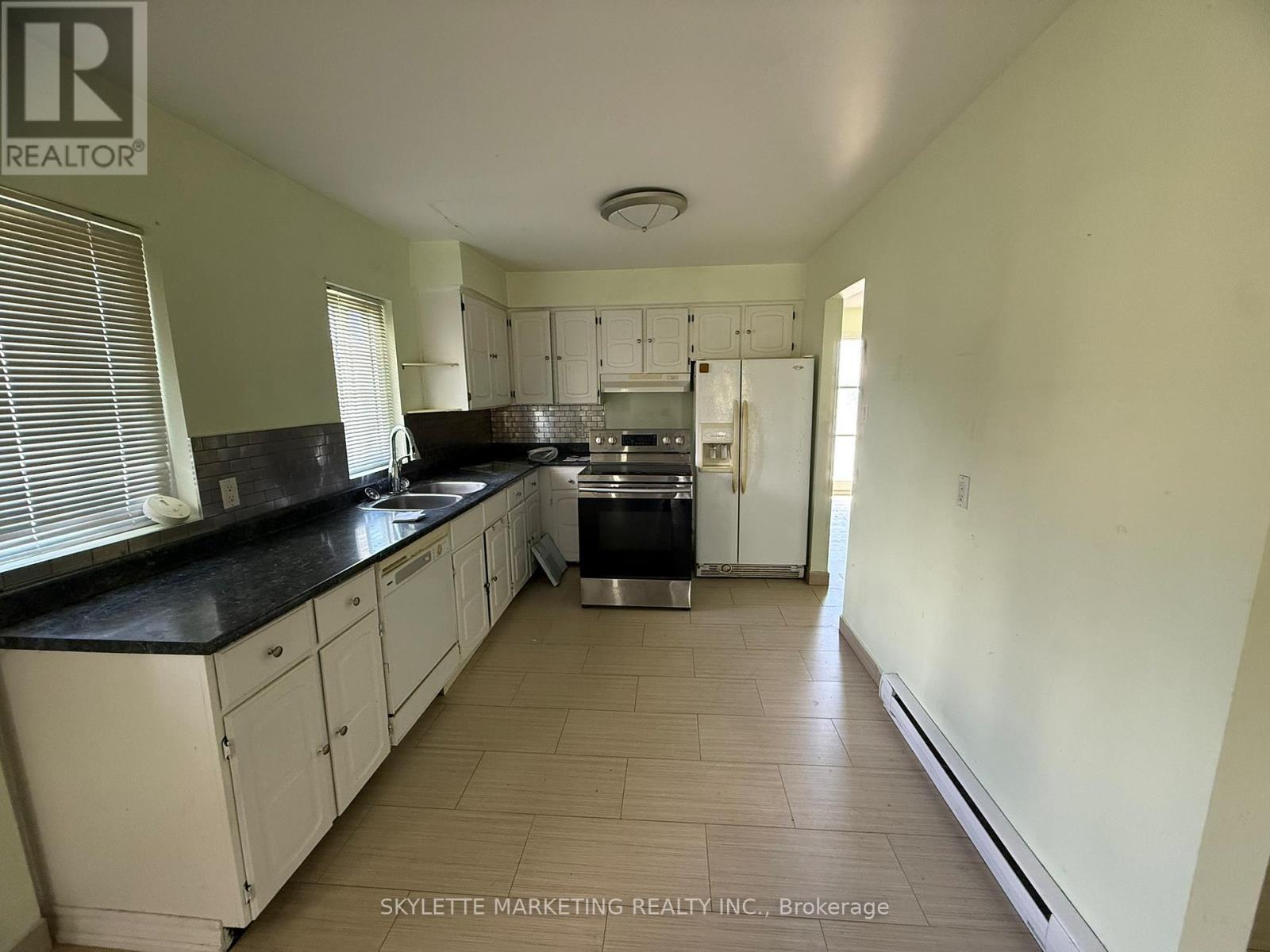 #24 2 PARADISE BOULEVARD - 7