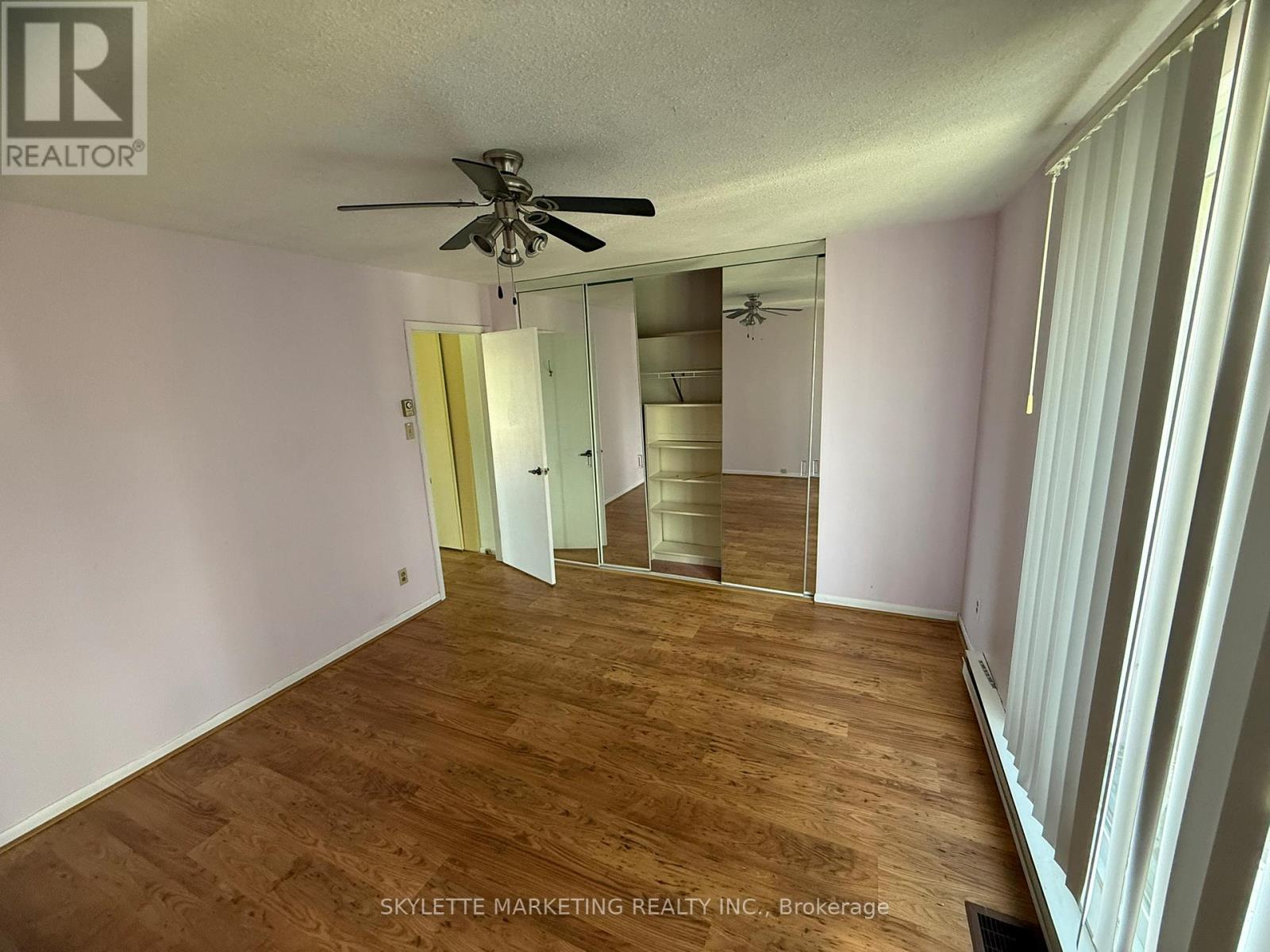 #24 2 PARADISE BOULEVARD - 14