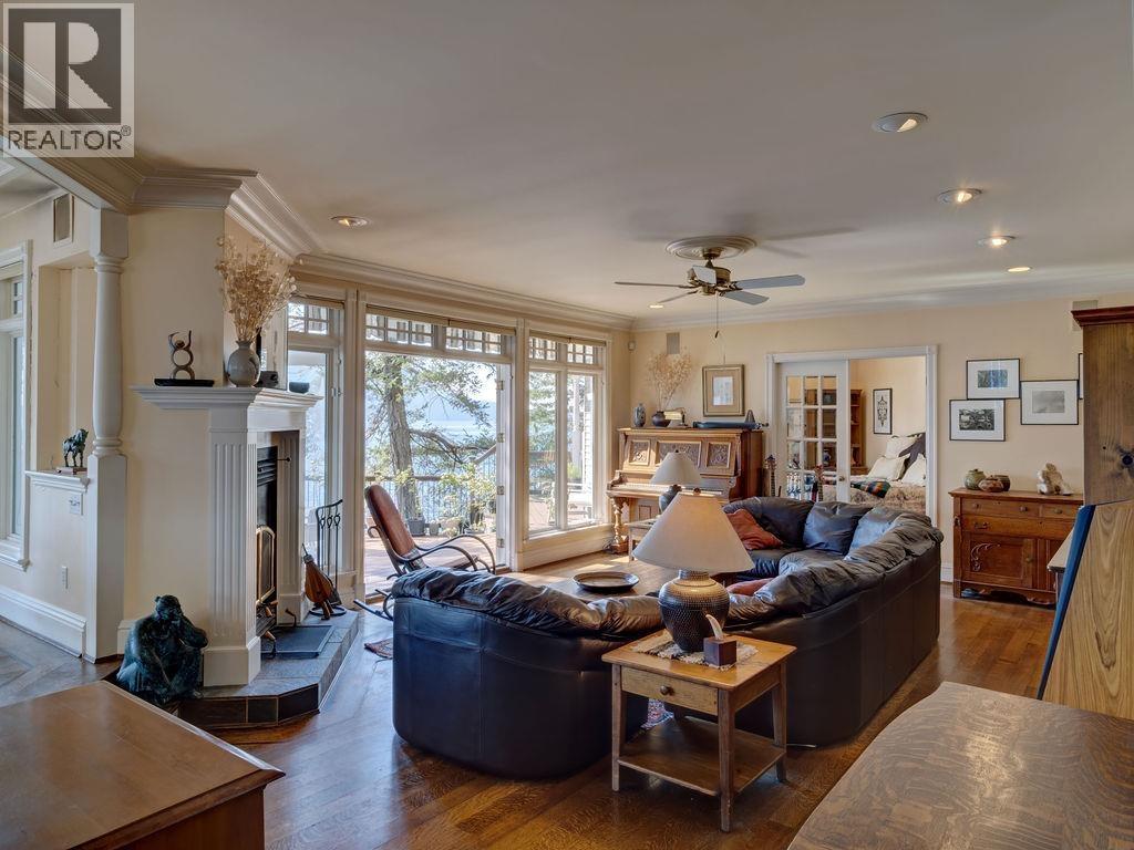 890 THE GROVE ROAD, Gambier Island