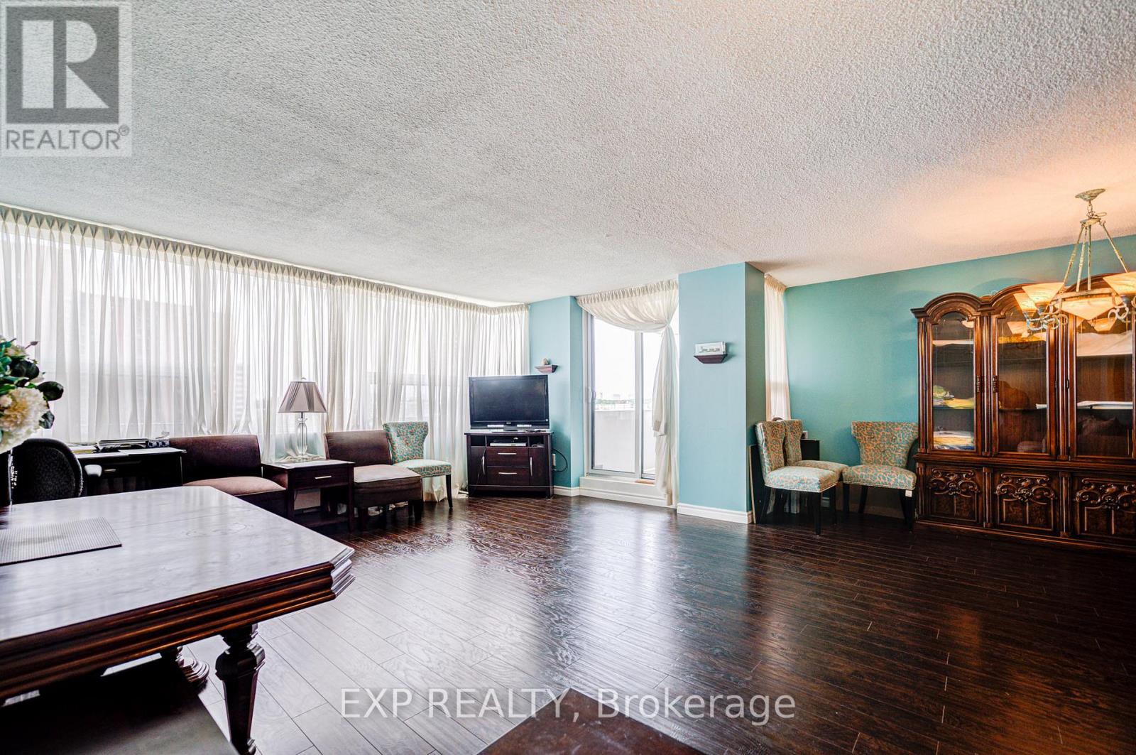 #808 121 LING ROAD - 16