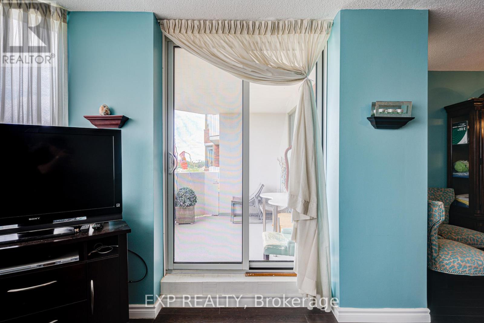 #808 121 LING ROAD - 17