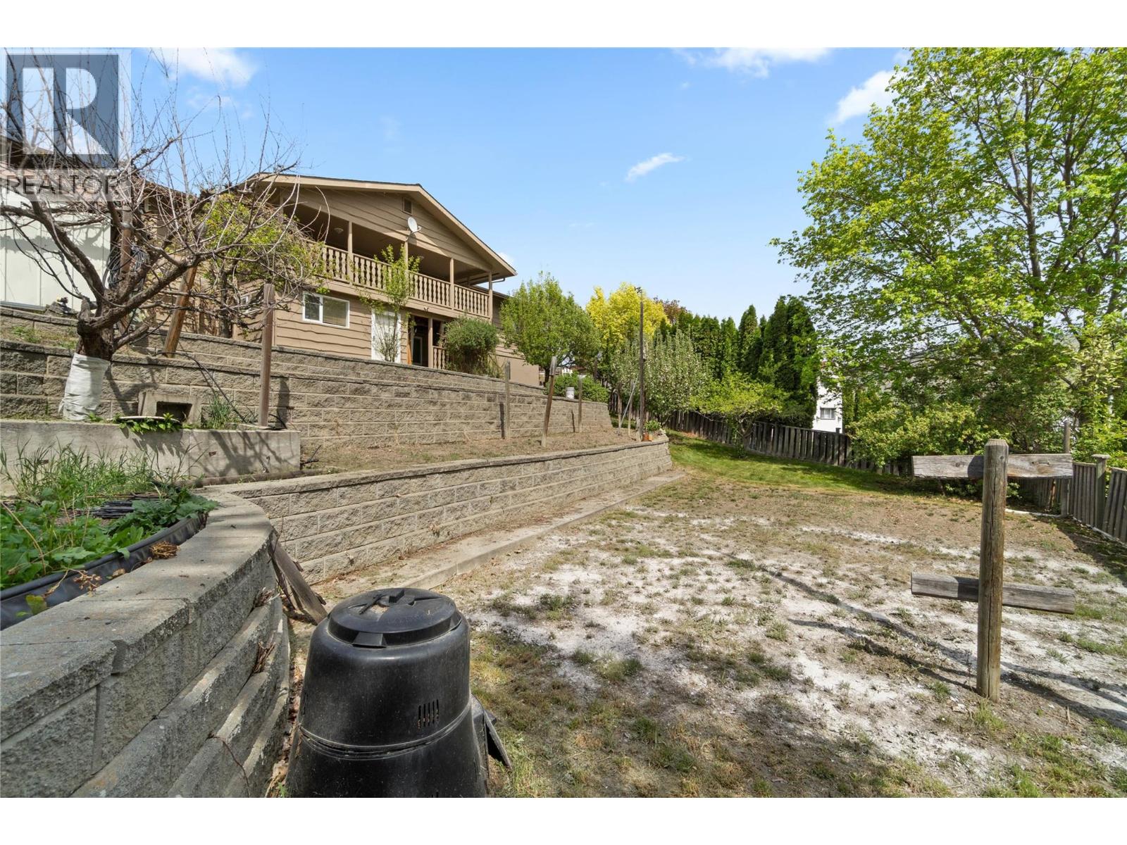 925 SICAMORE Drive - 32