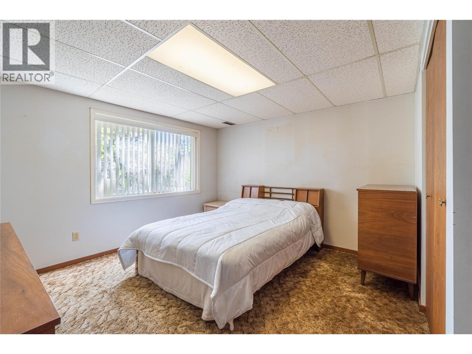 925 SICAMORE Drive - 24