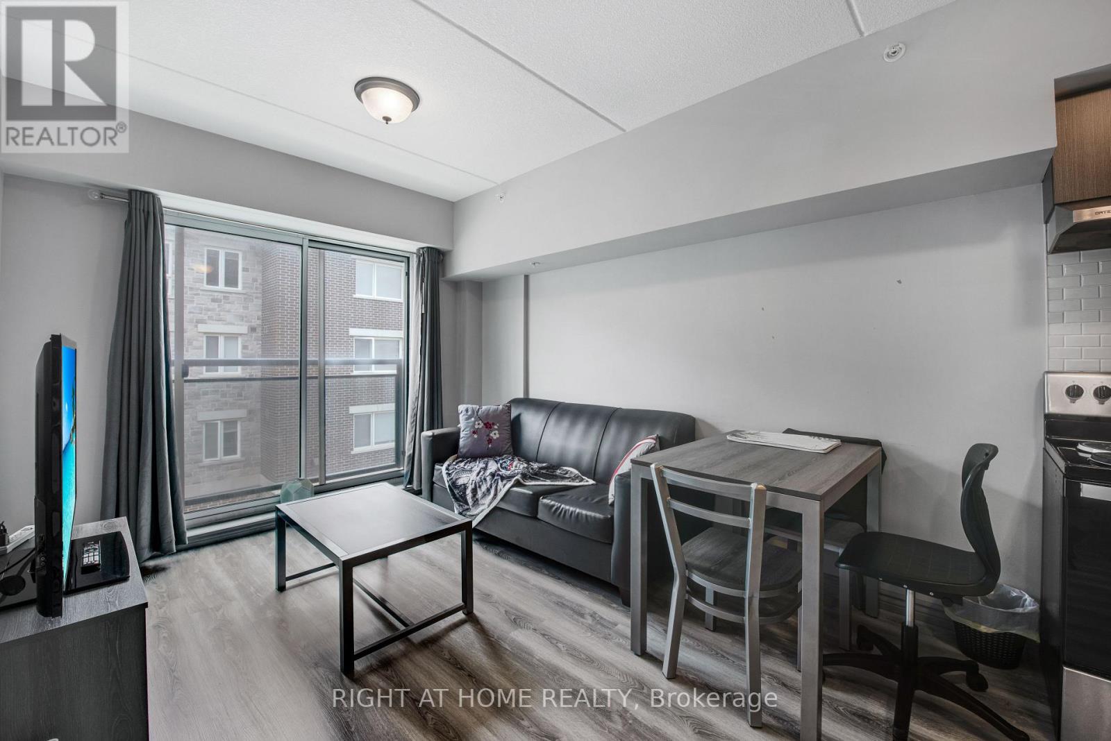 #B415 275 LARCH STREET - 10