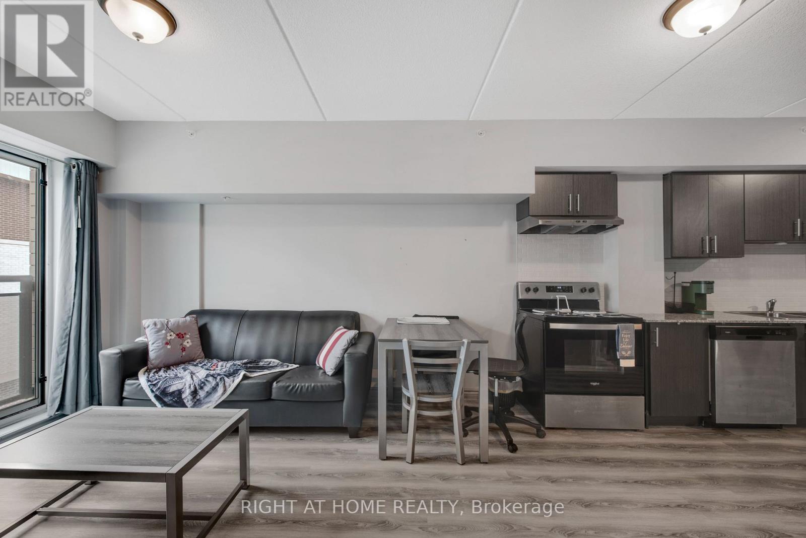 #B415 275 LARCH STREET - 16