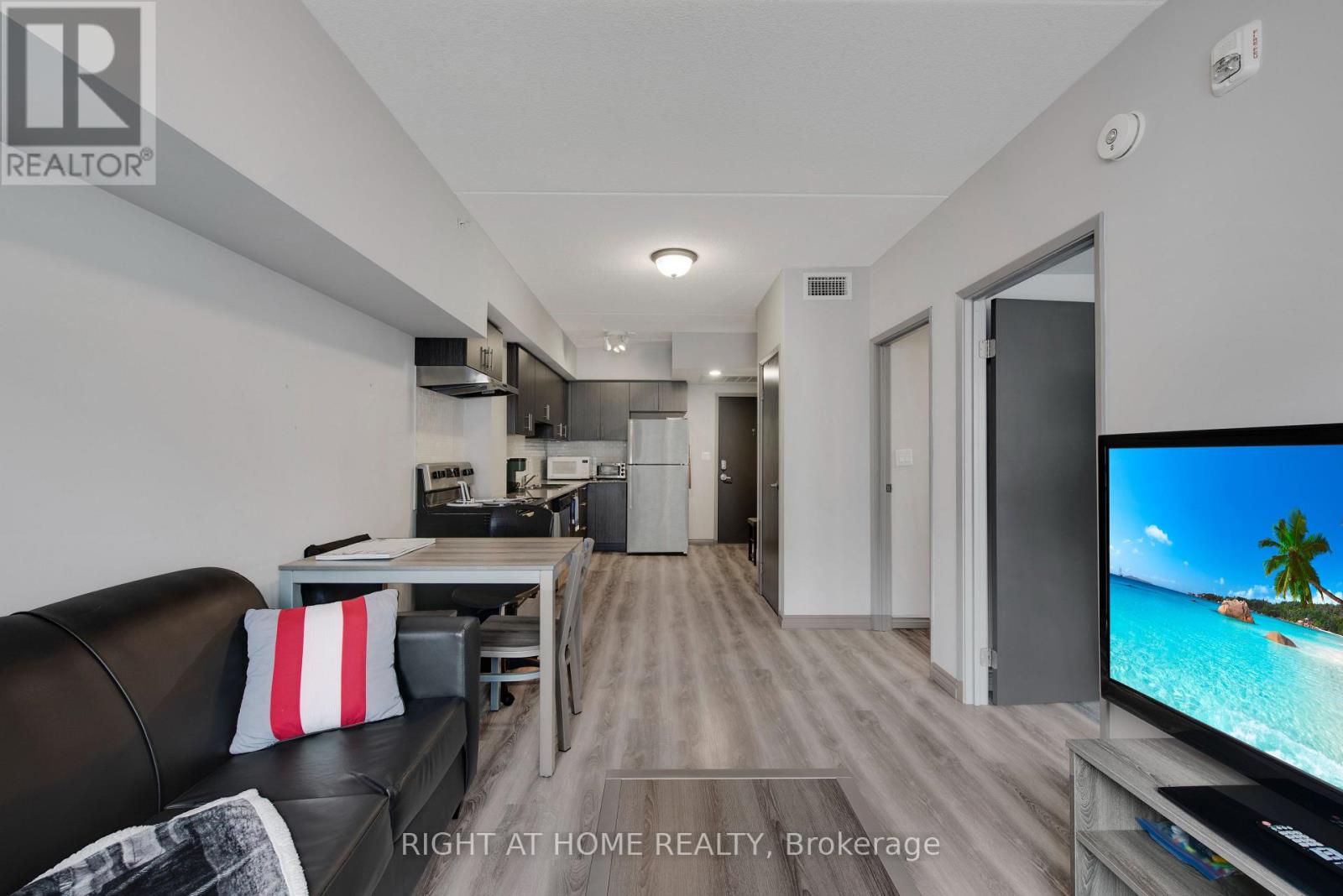 #B415 275 LARCH STREET - 18