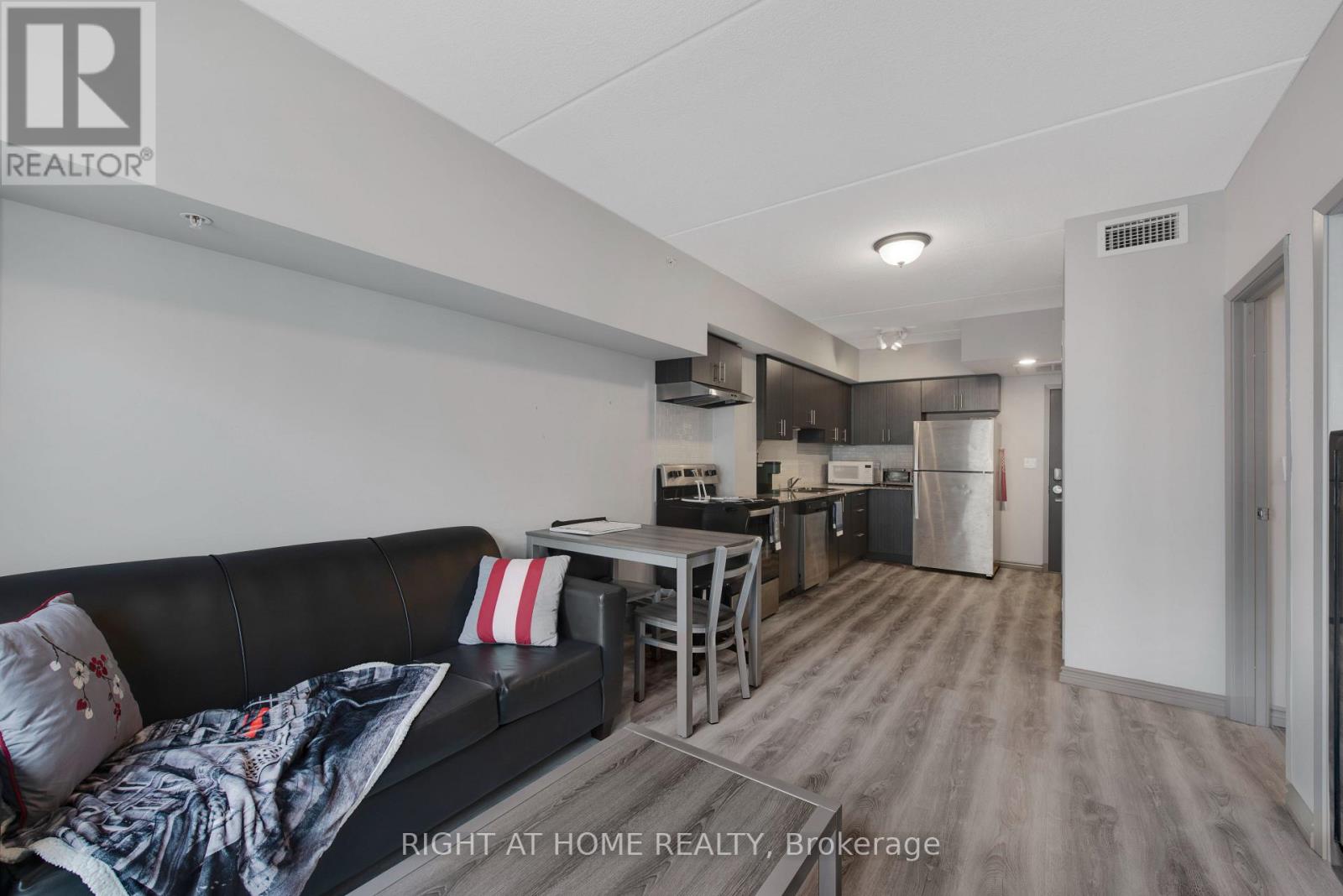 #B415 275 LARCH STREET - 19