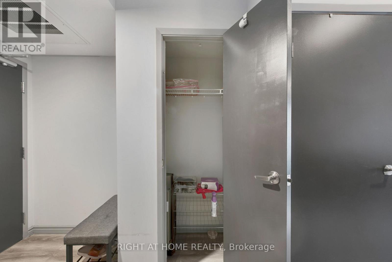 #B415 275 LARCH STREET - 22