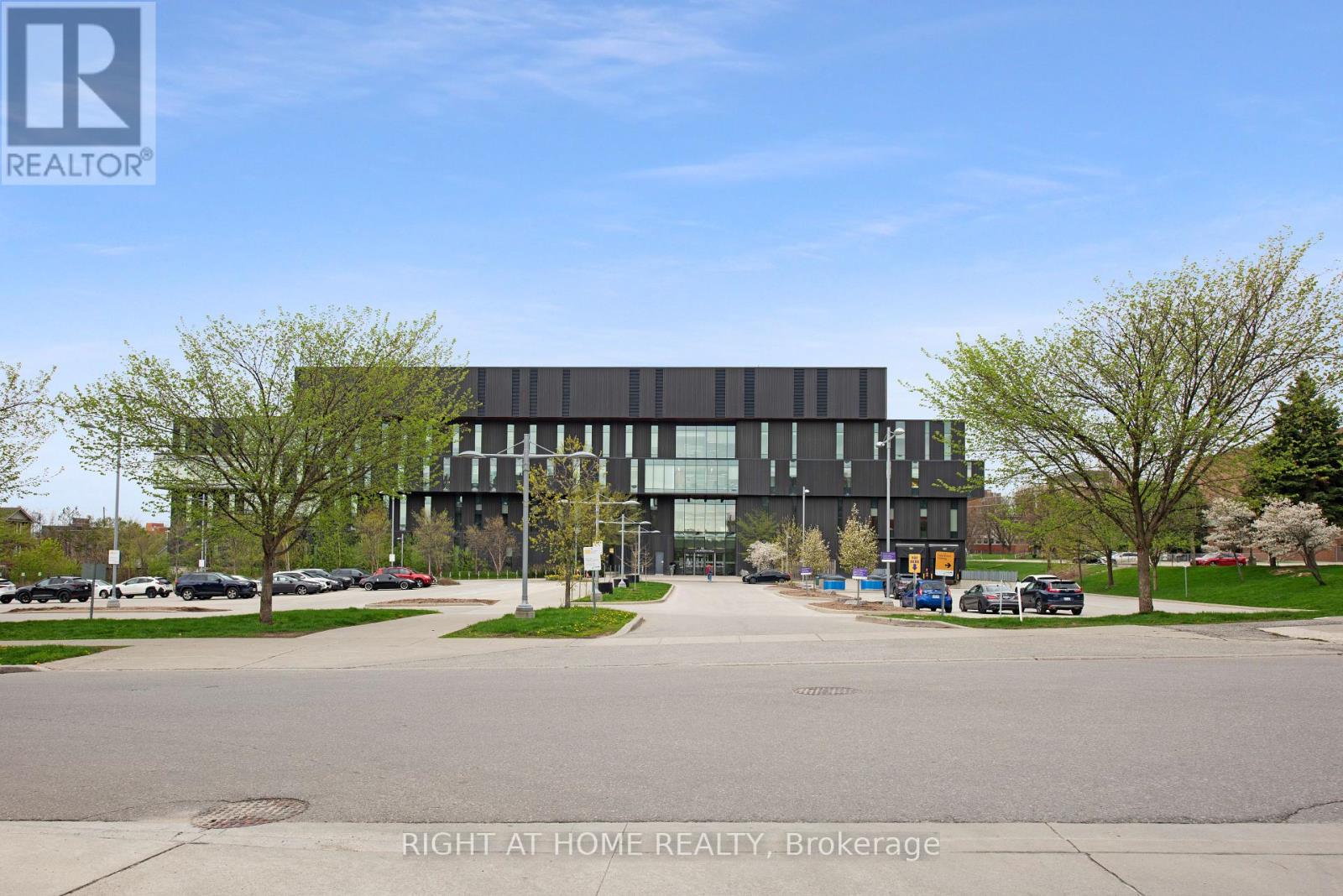 #B415 275 LARCH STREET - 26