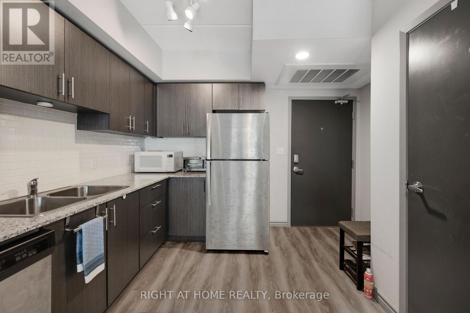 #B415 275 LARCH STREET - 5