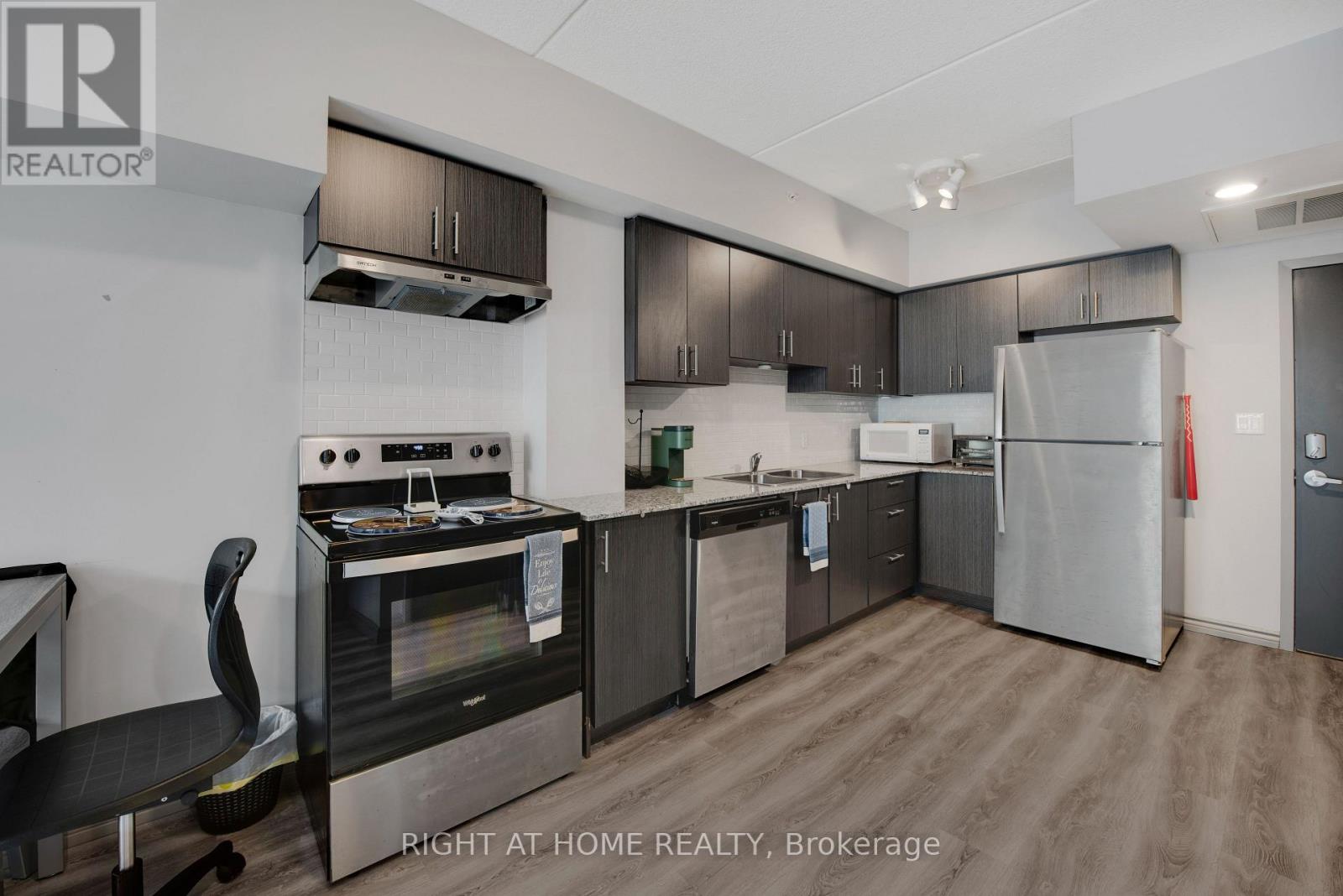 #B415 275 LARCH STREET - 6