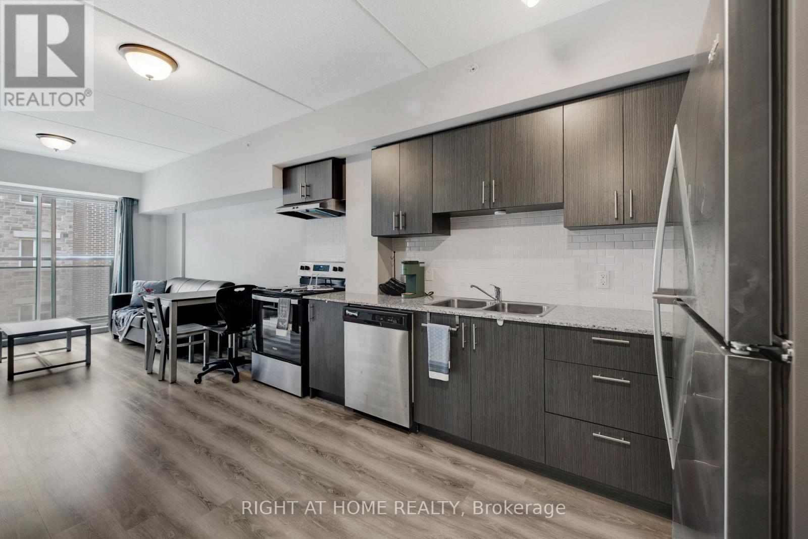#B415 275 LARCH STREET - 7