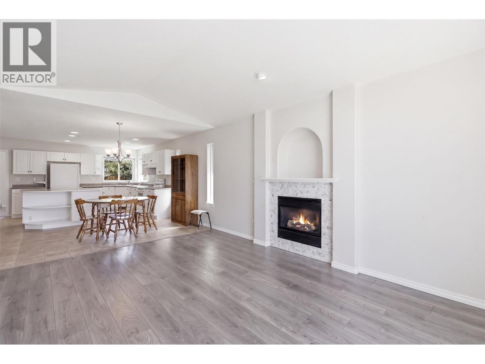 #5 723 SINGH Street - 11