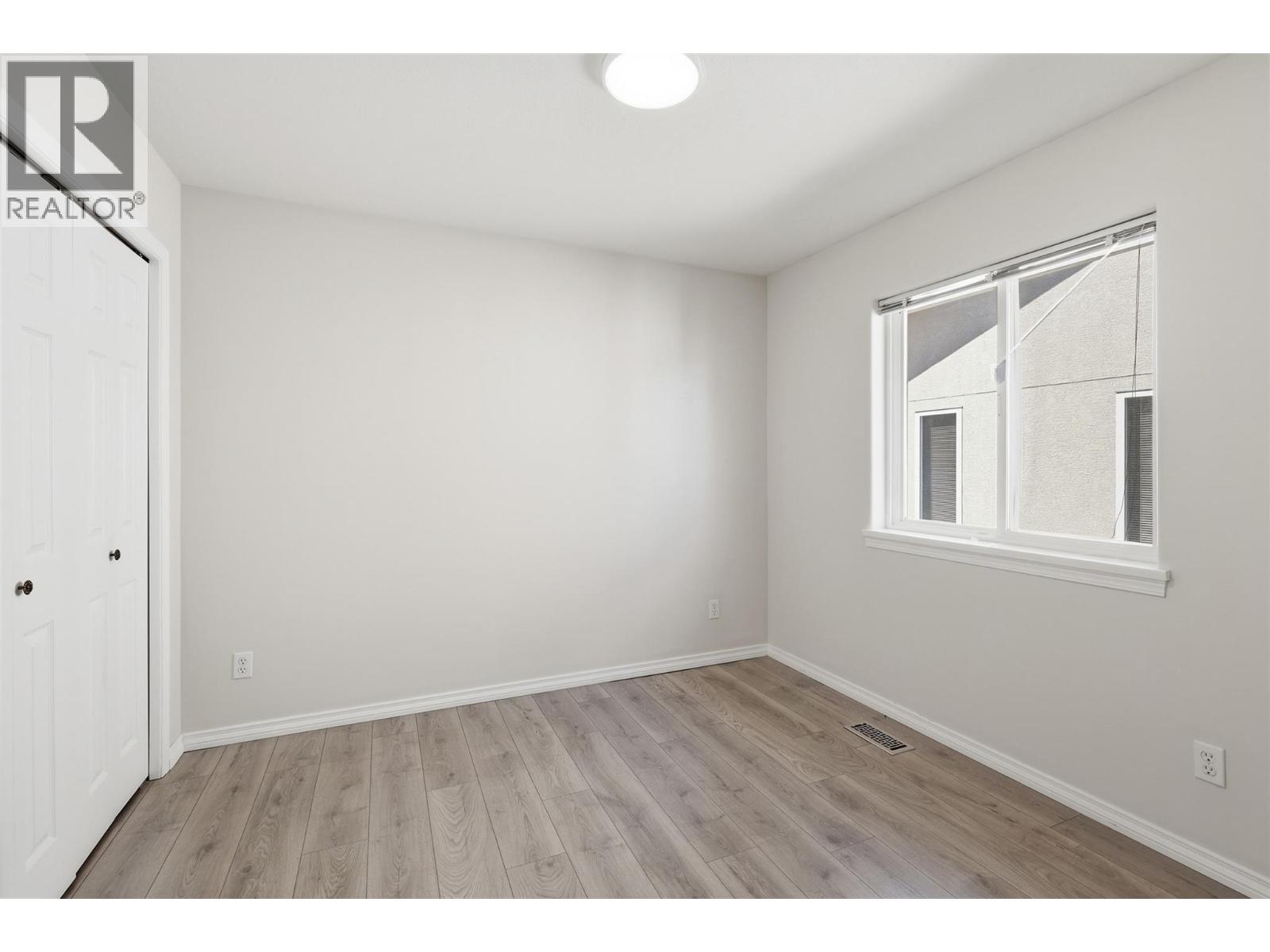 #5 723 SINGH Street - 26