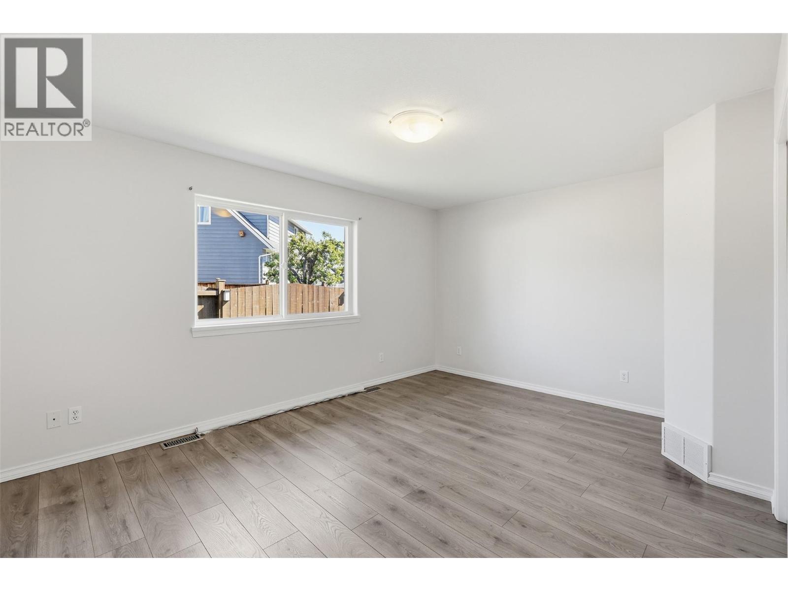 #5 723 SINGH Street - 19