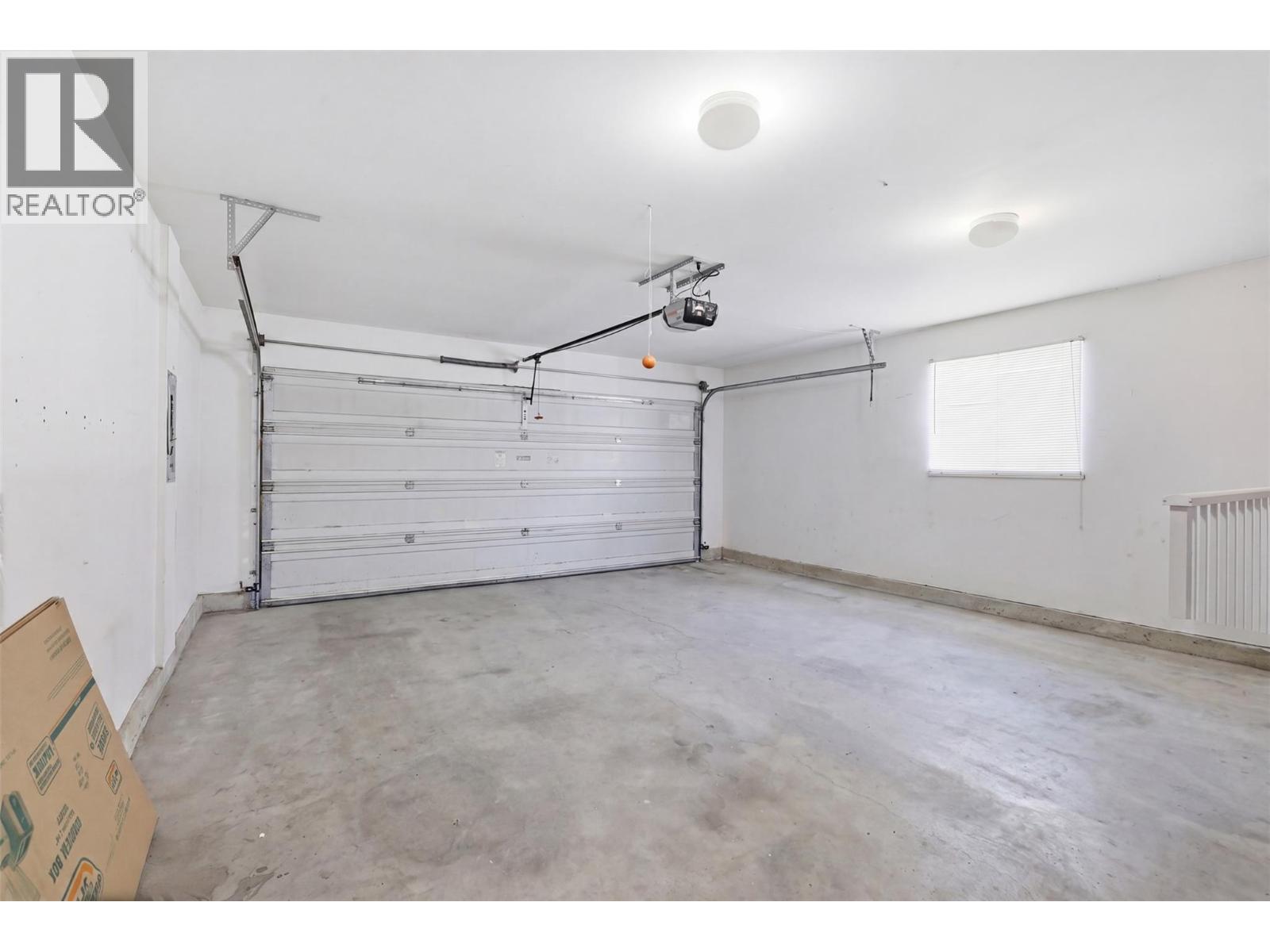 #5 723 SINGH Street - 36