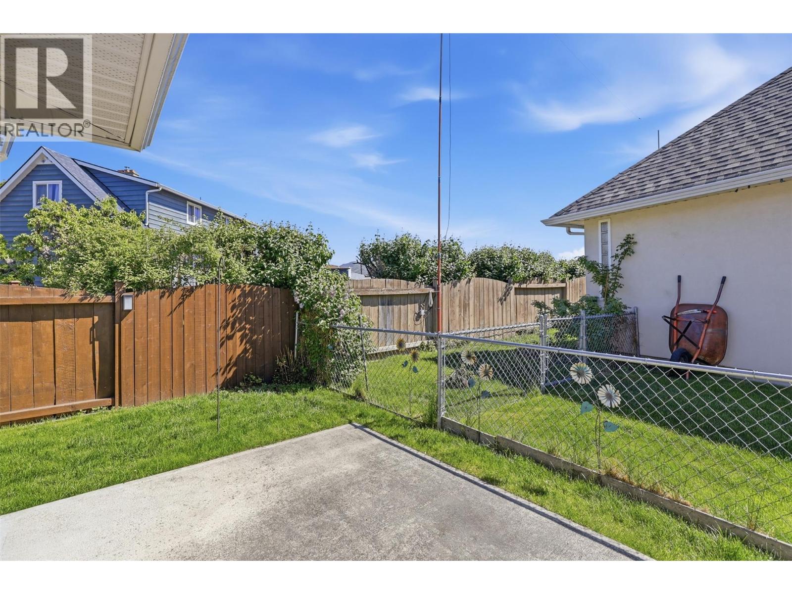 #5 723 SINGH Street - 30