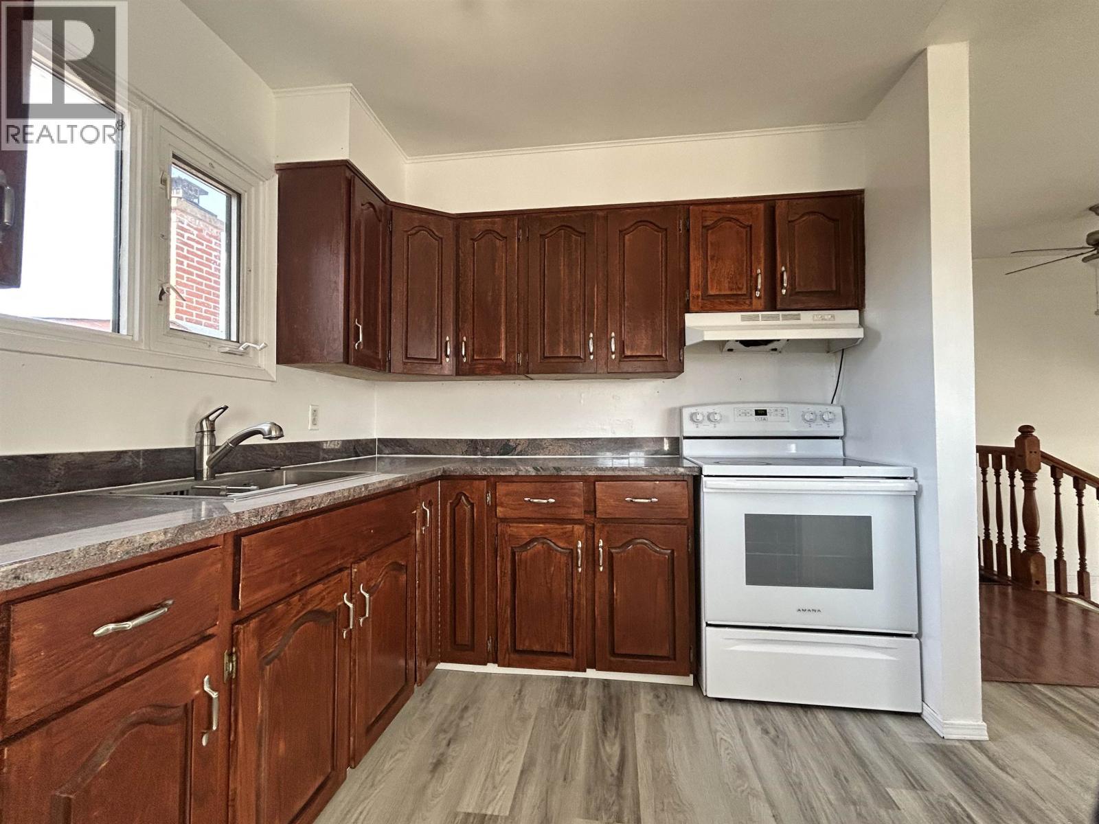 Photo 8 of 21 — 1016 IRWIN STREET · Prince George, BC